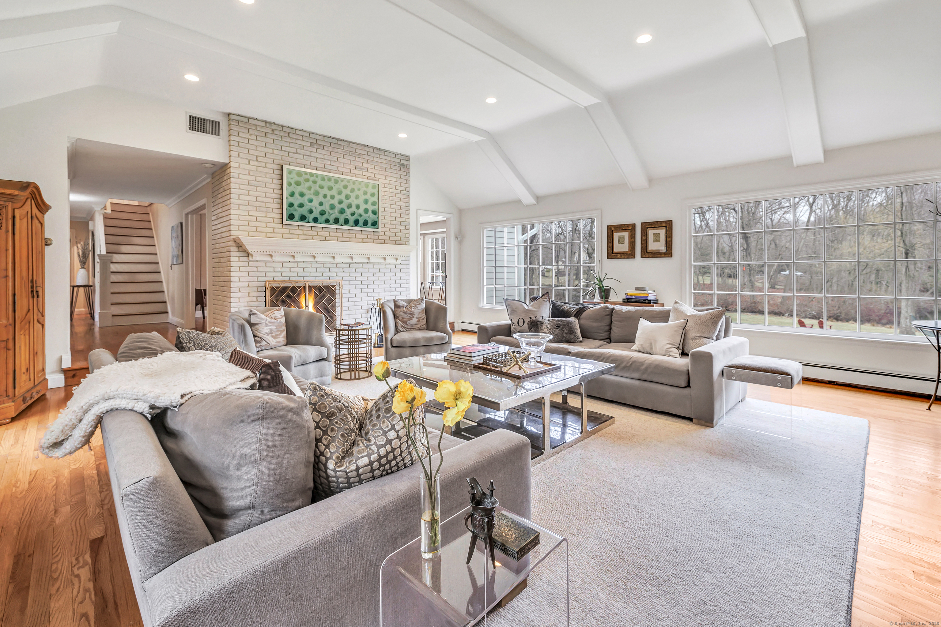 25 Lakeside Drive