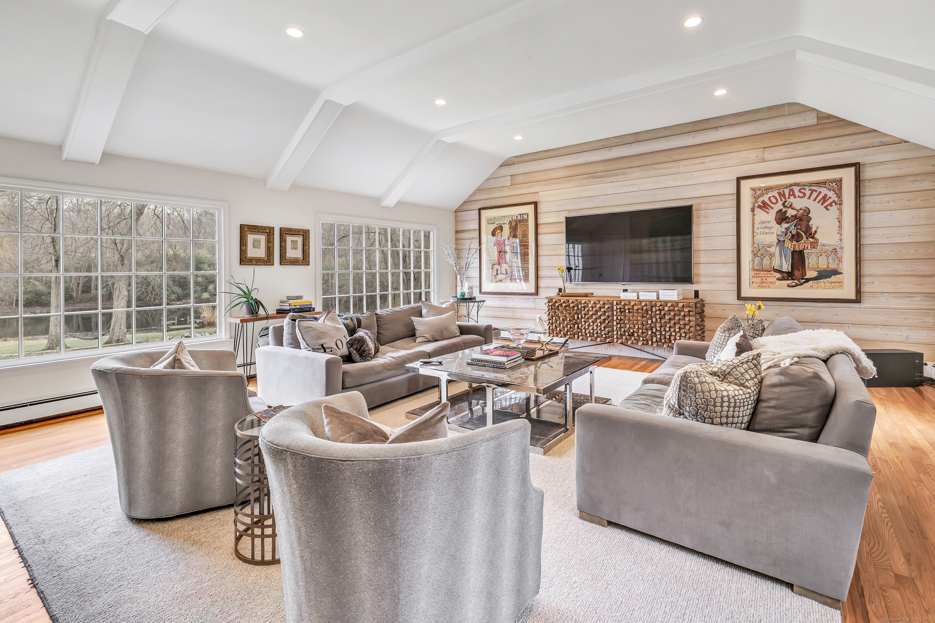 25 Lakeside Drive