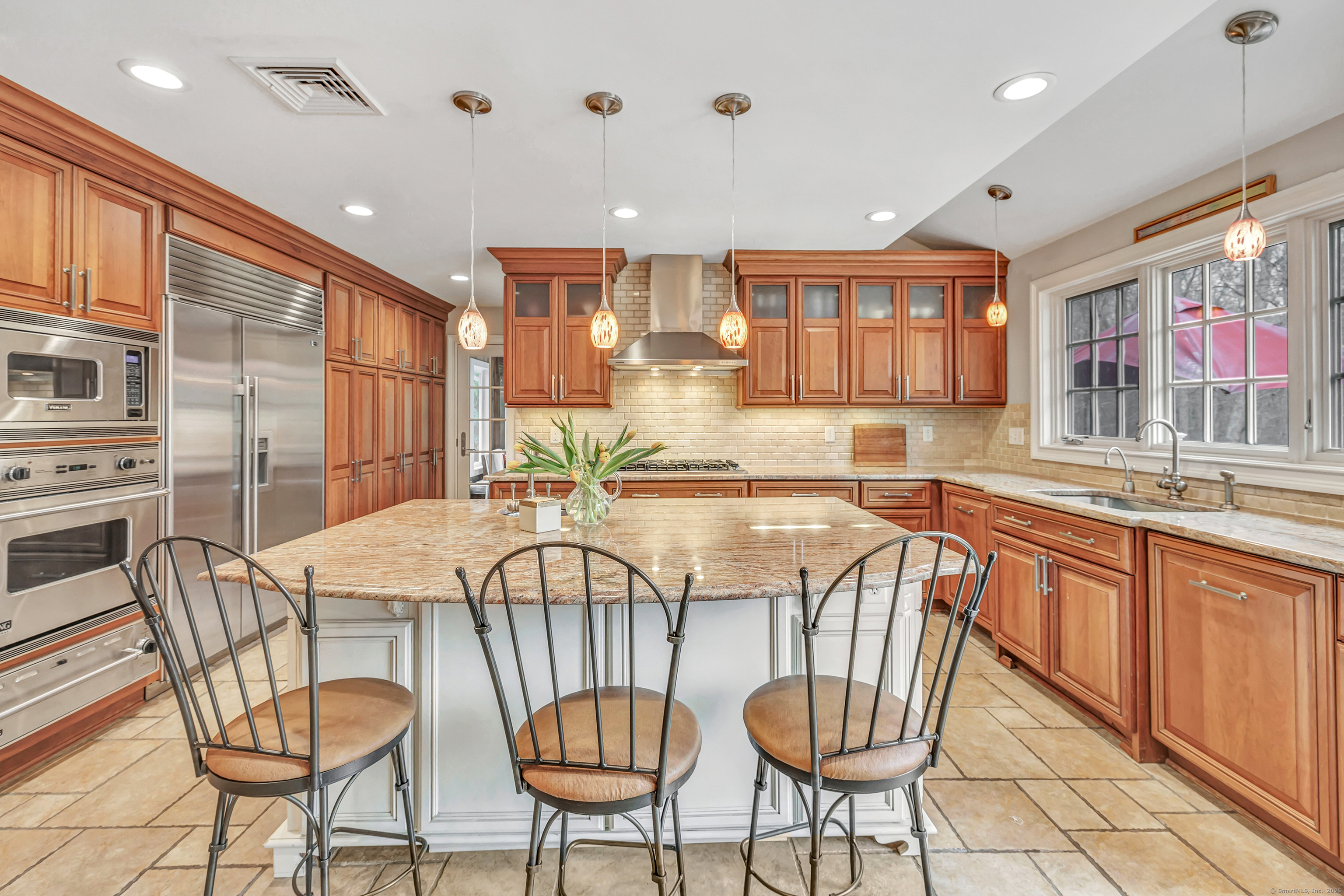 25 Lakeside Drive