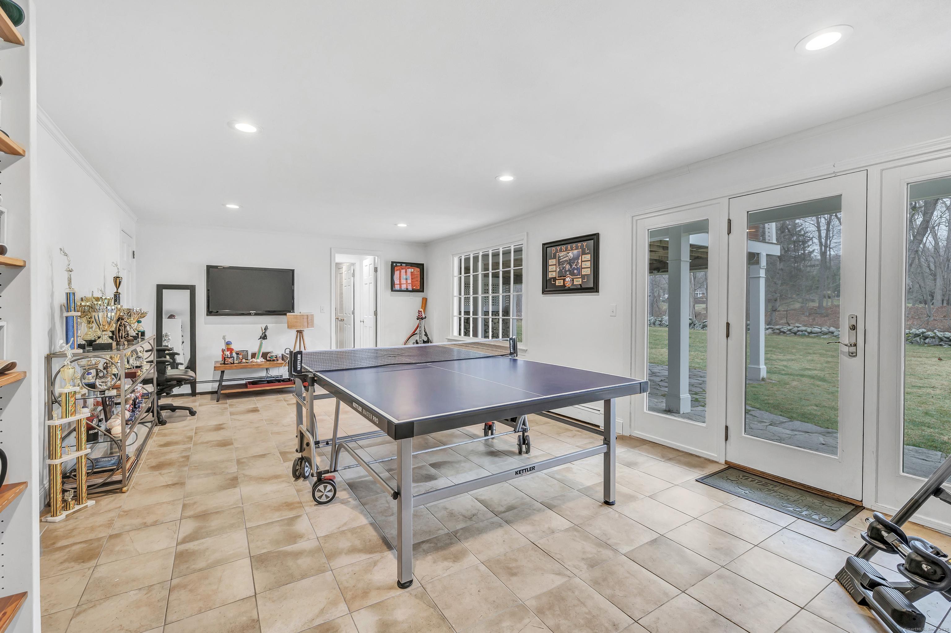25 Lakeside Drive