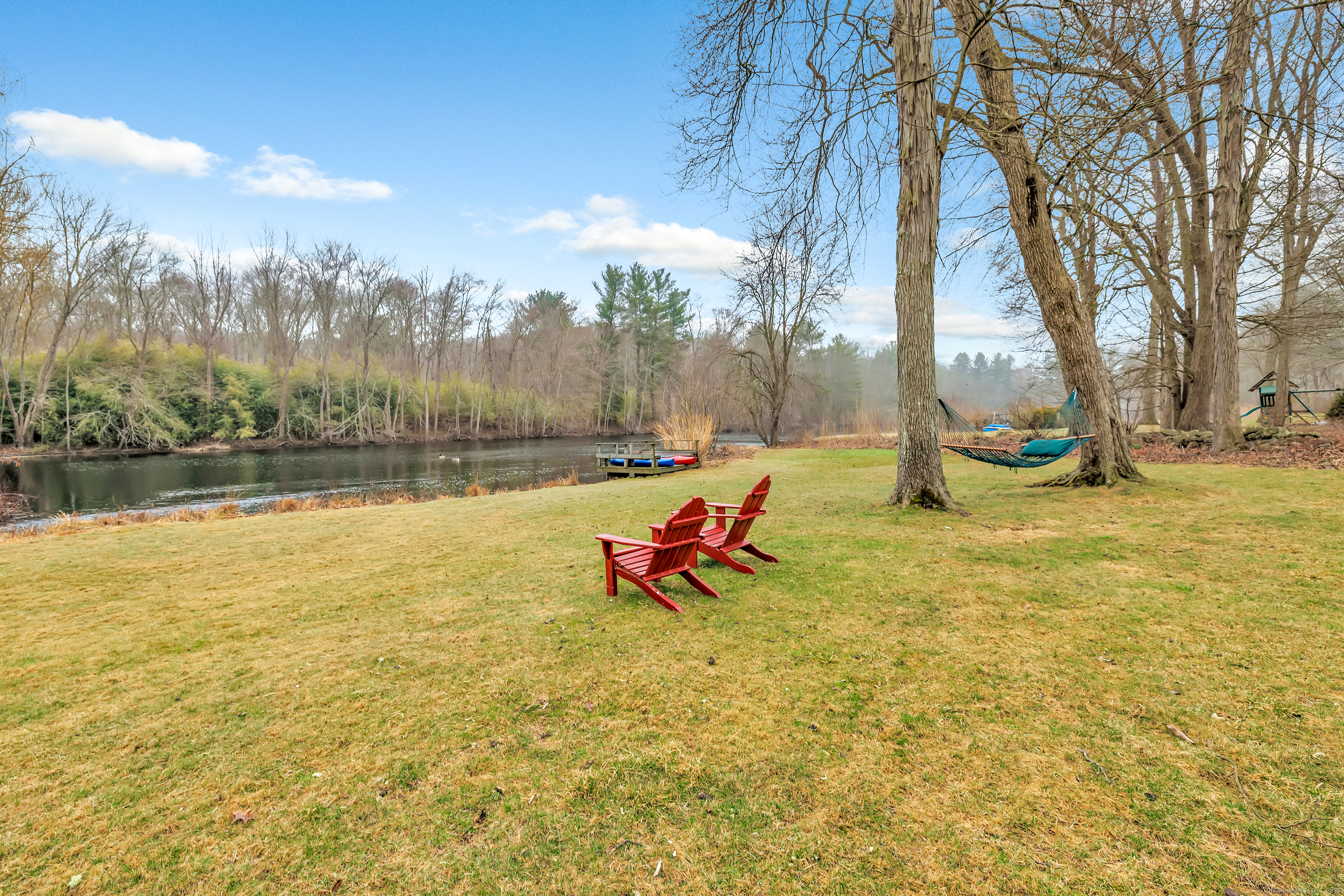 25 Lakeside Drive