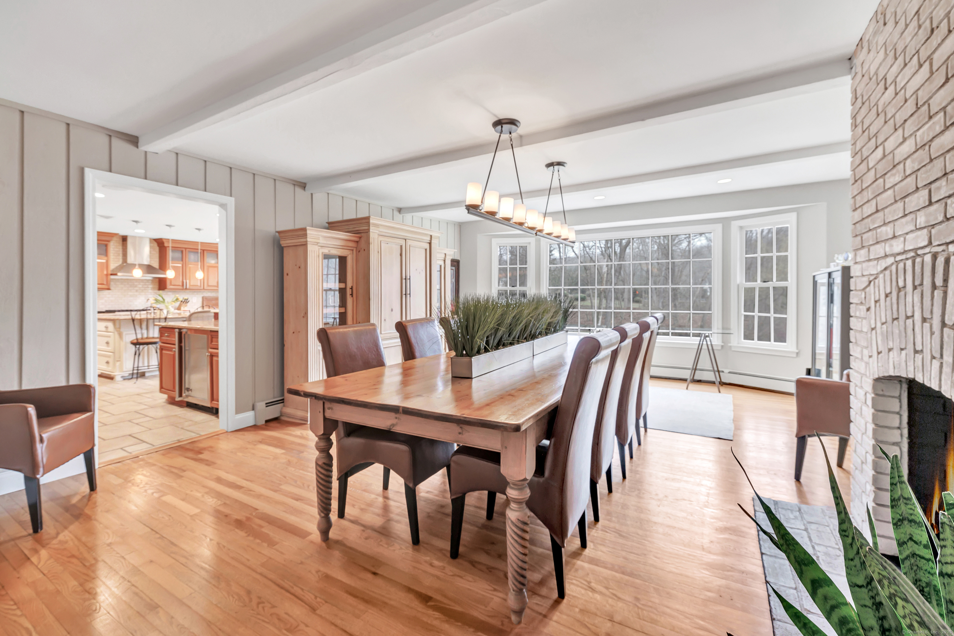 25 Lakeside Drive