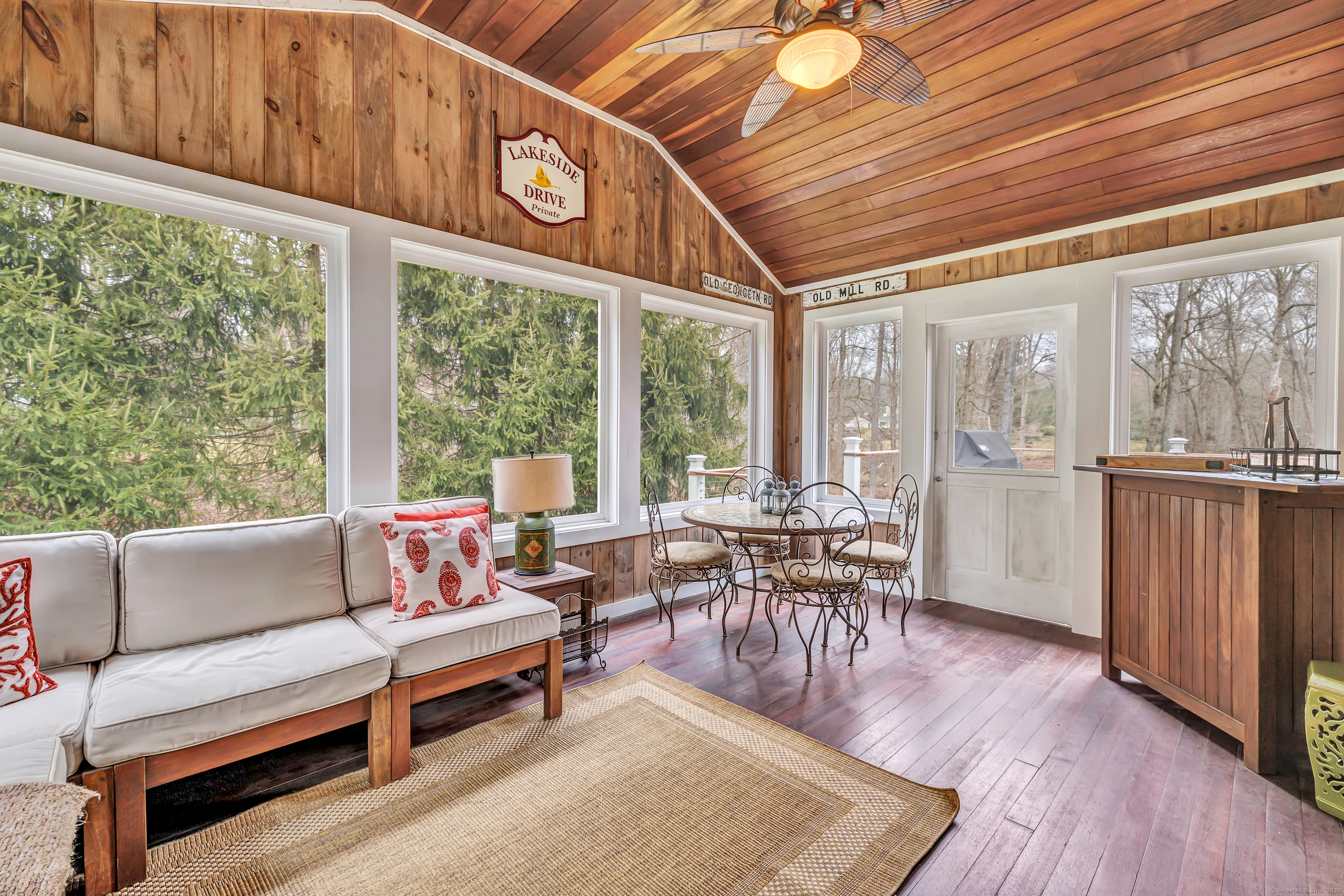 25 Lakeside Drive