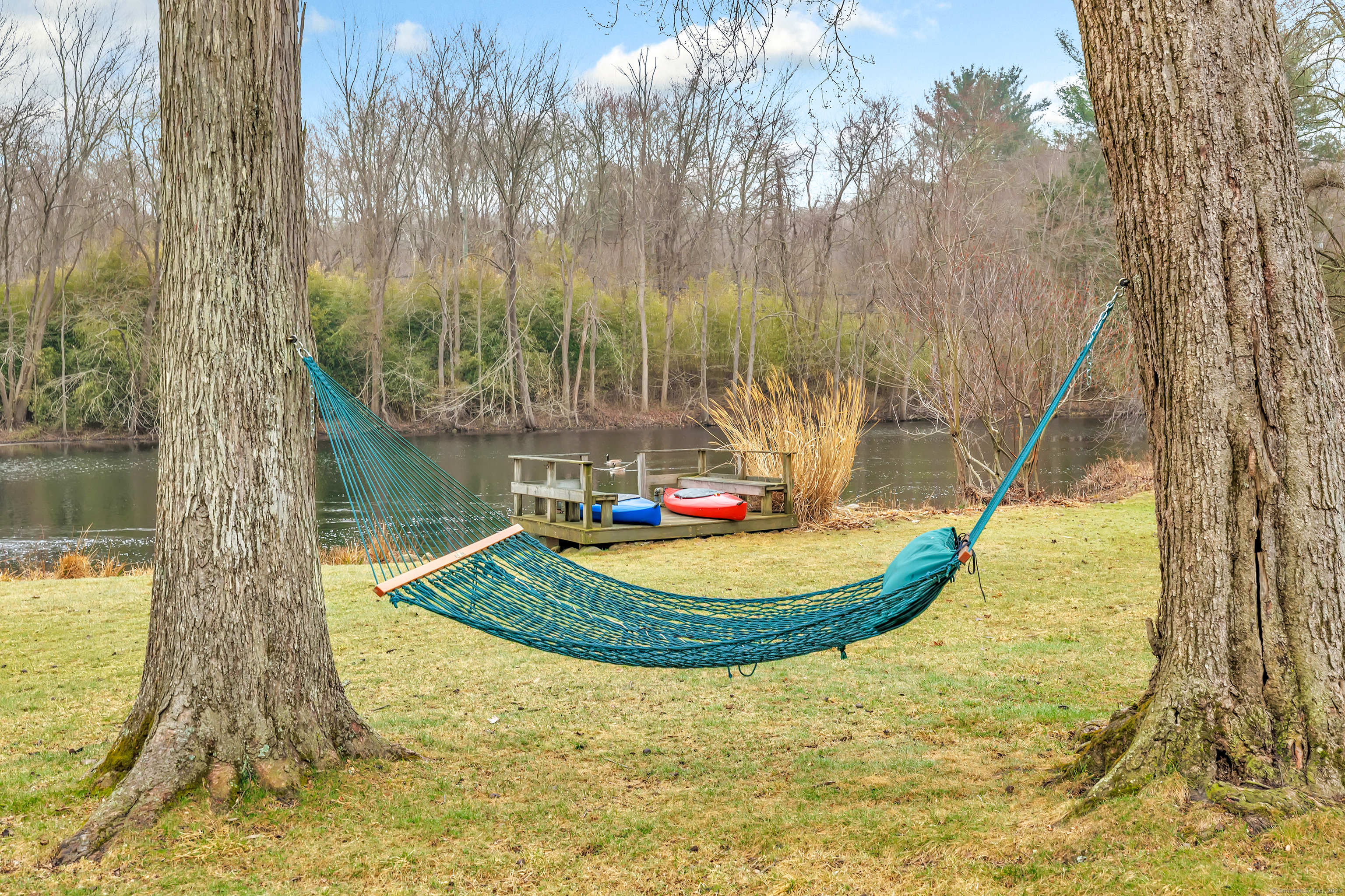 25 Lakeside Drive