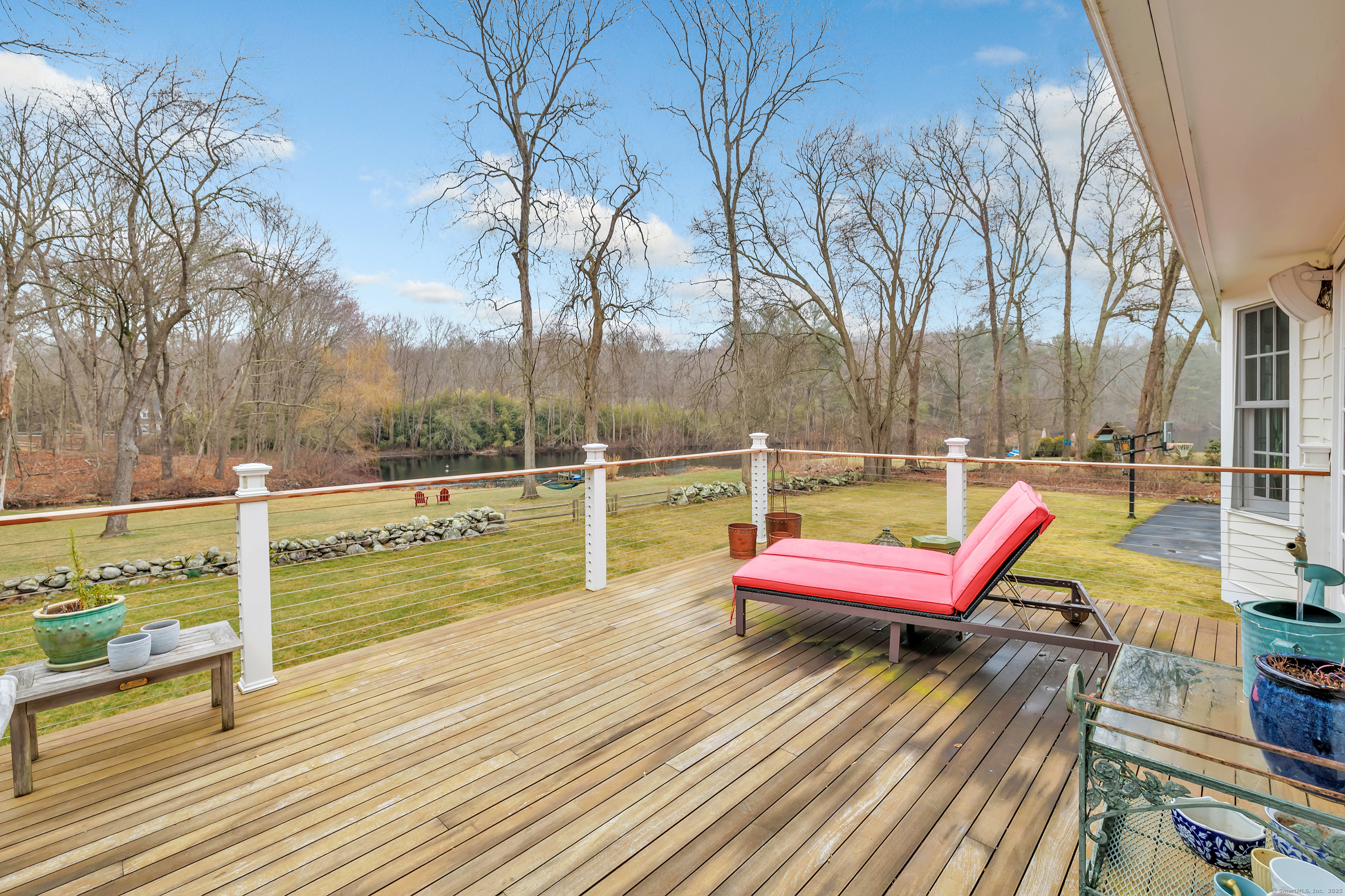 25 Lakeside Drive