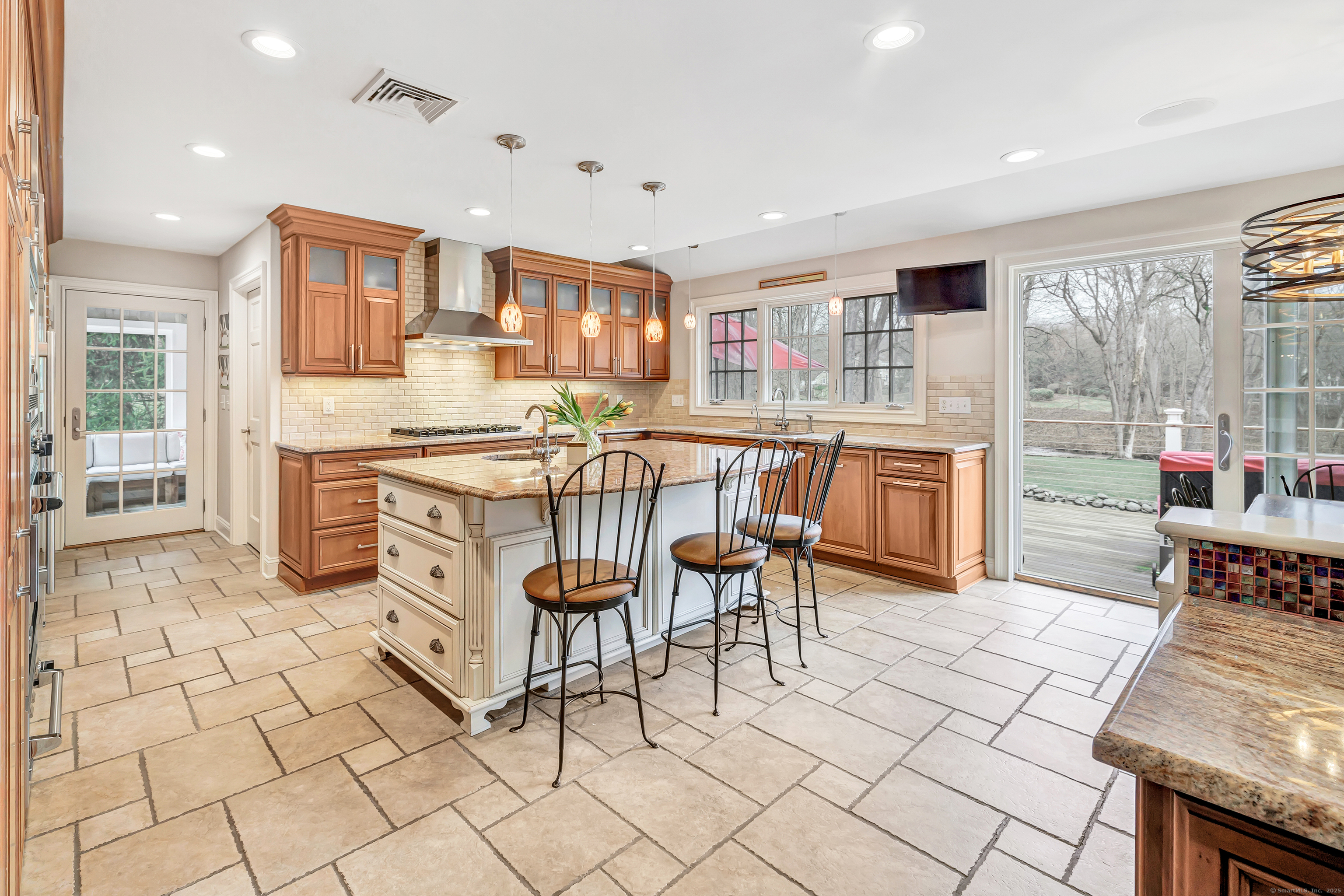 25 Lakeside Drive