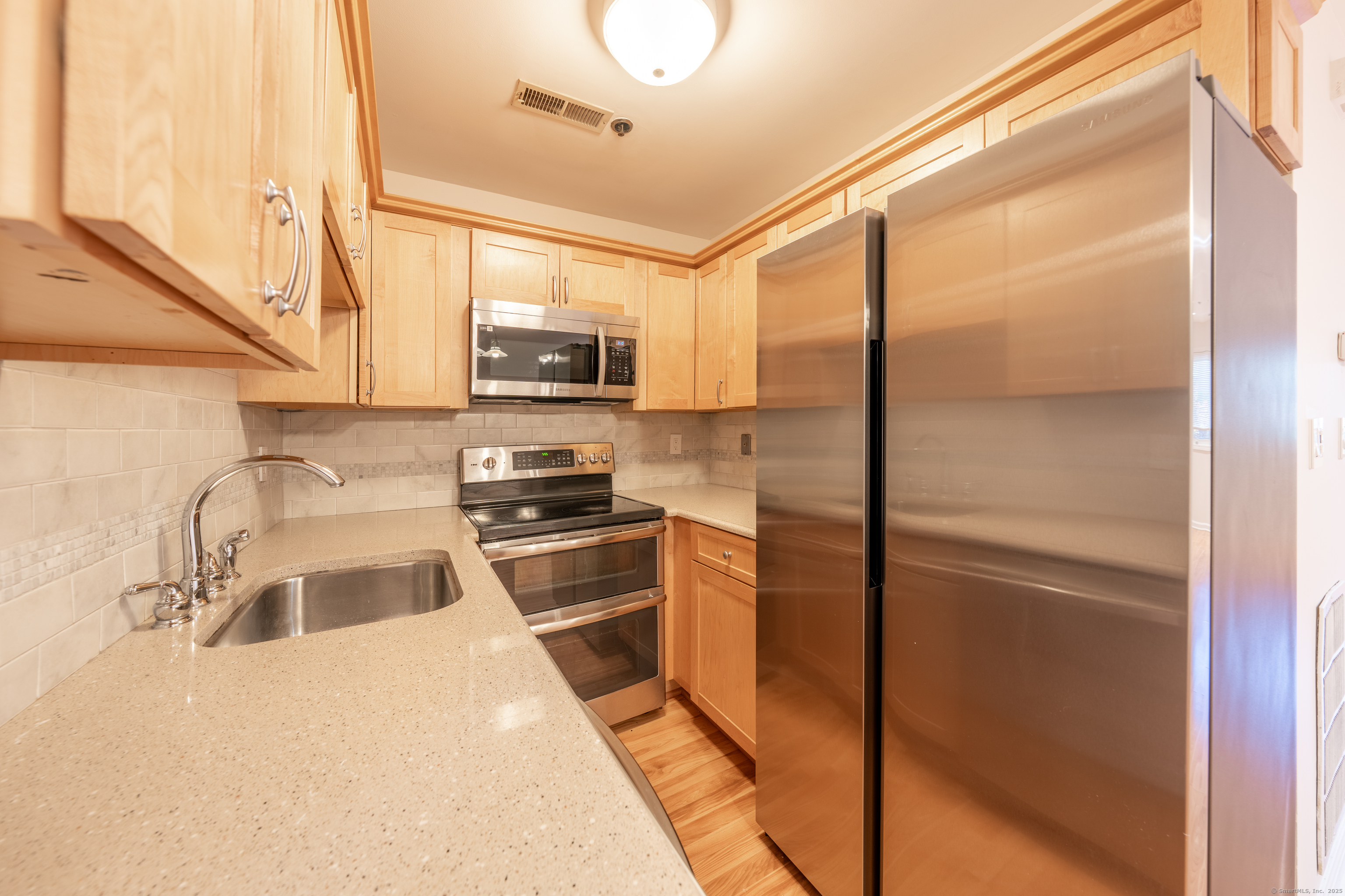 7 Seir Hill Road 13