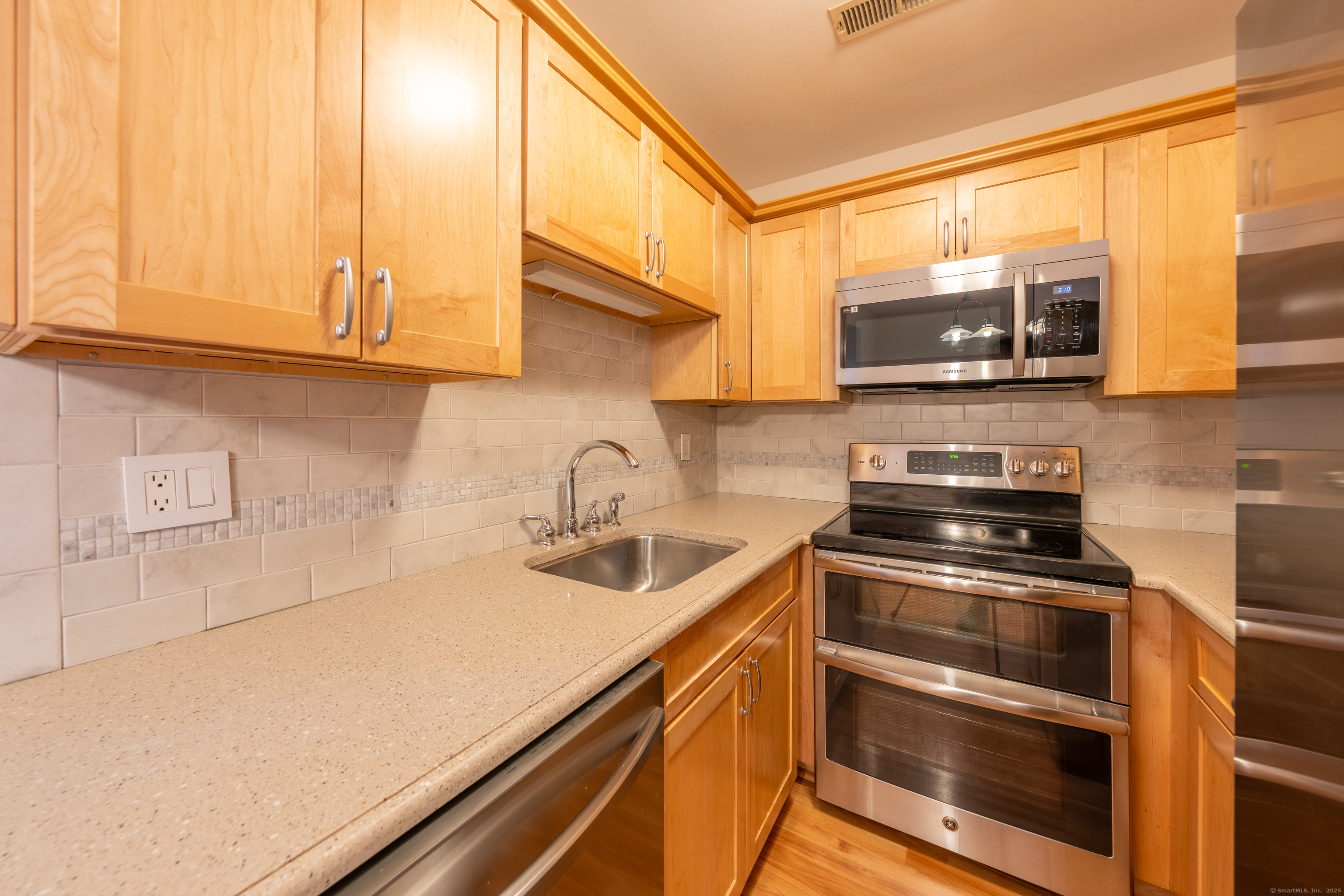 7 Seir Hill Road 13