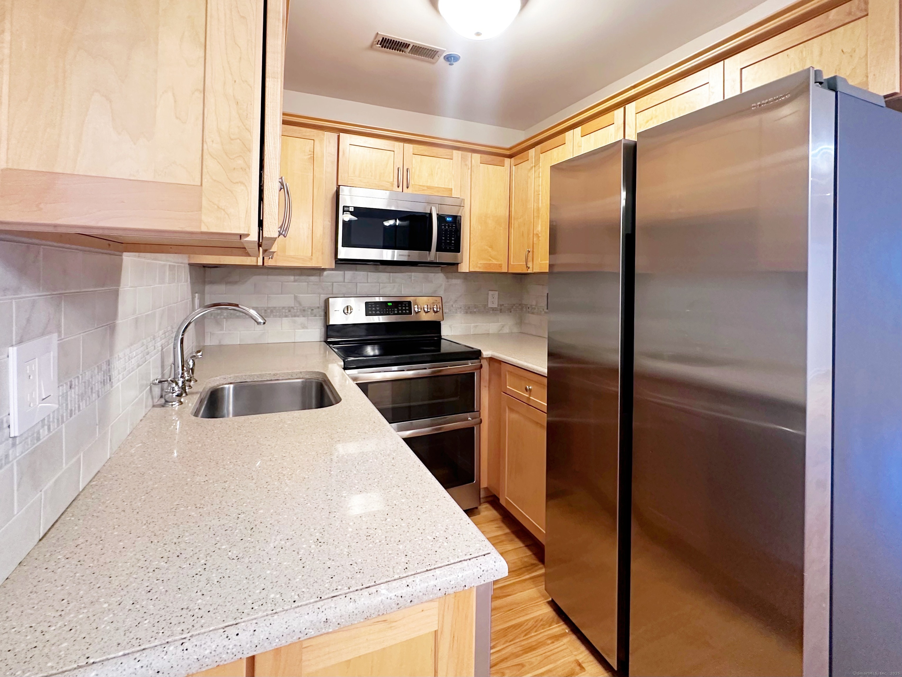 7 Seir Hill Road 13