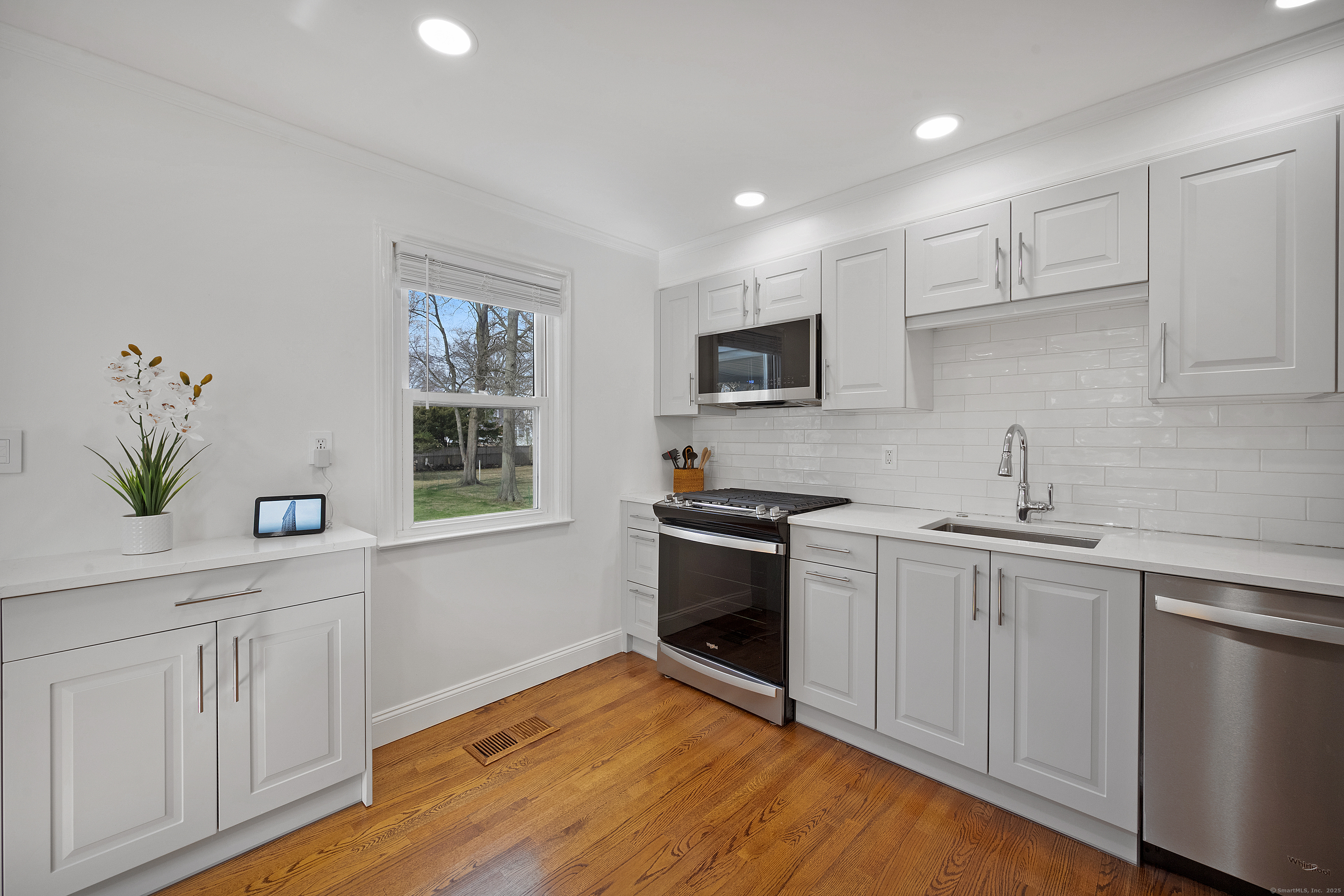 686 Reef Road