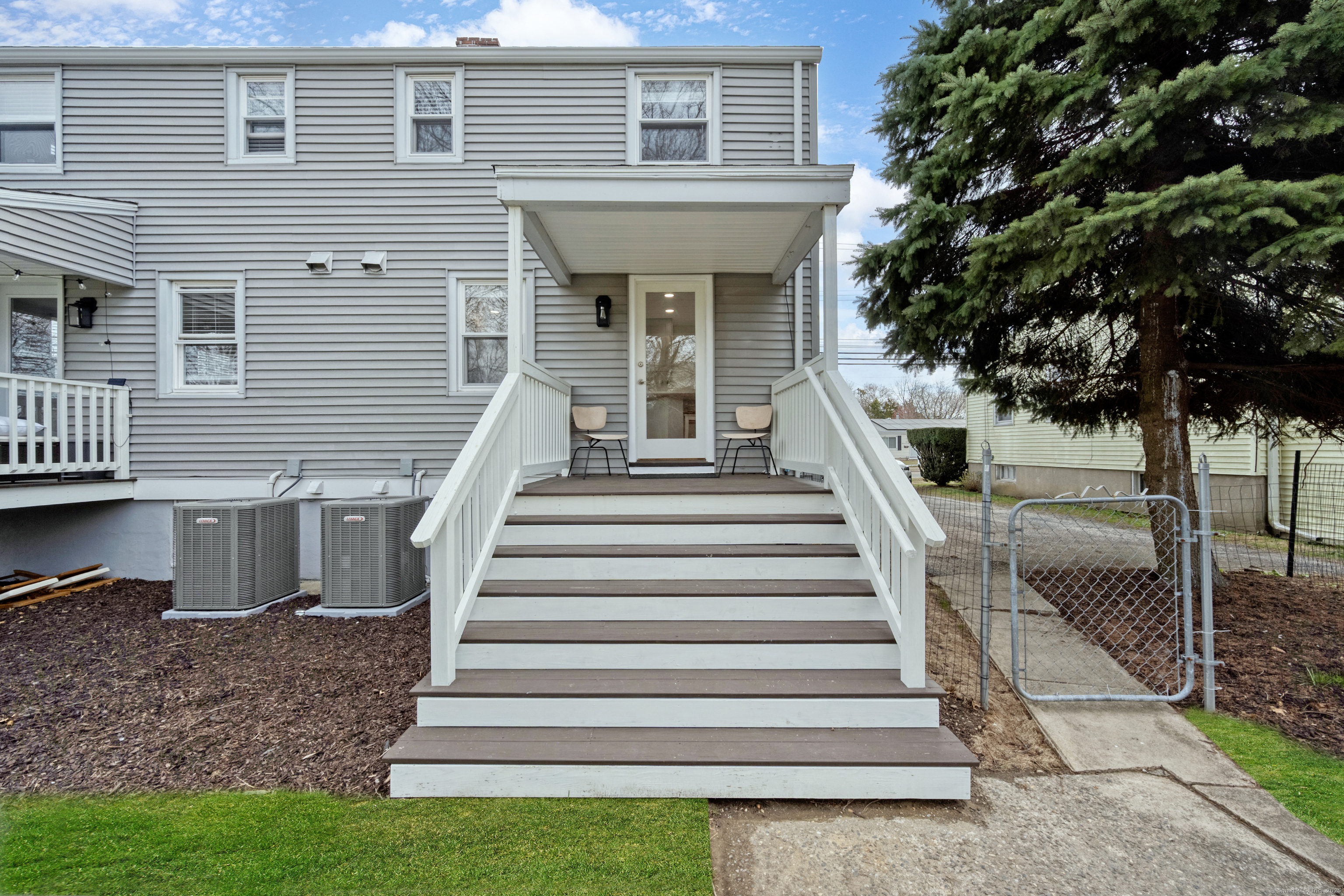 686 Reef Road