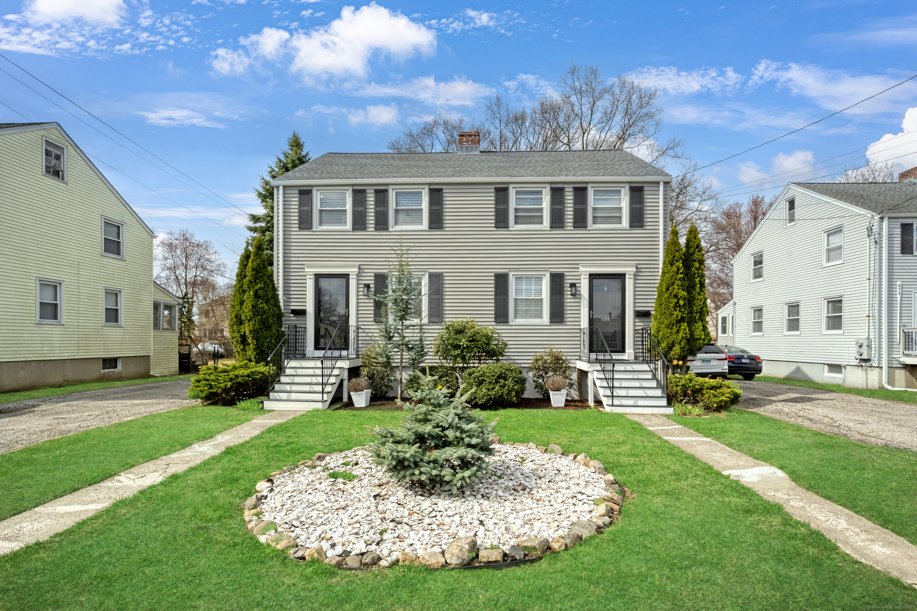 686 Reef Road