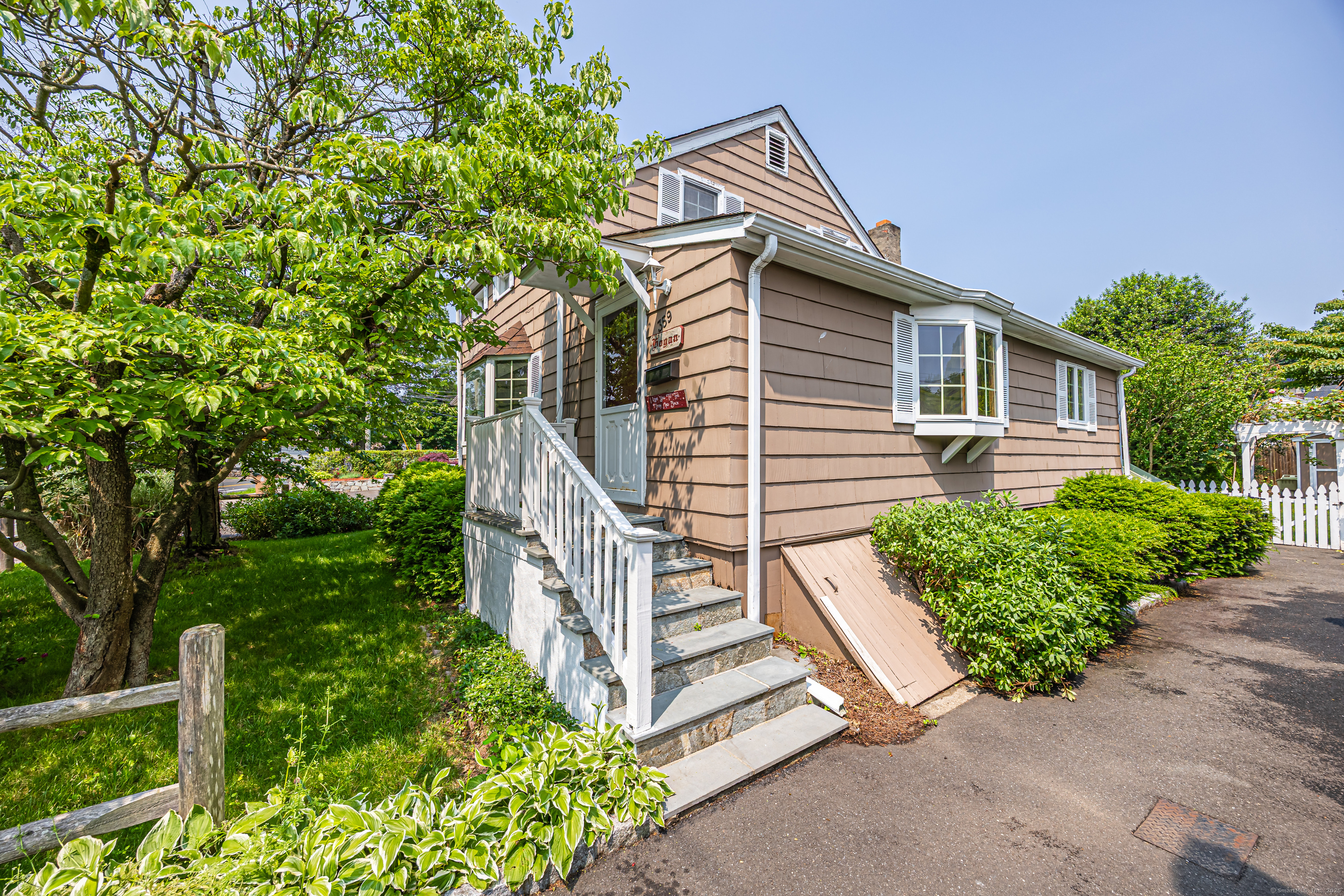 359 Oaklawn Avenue