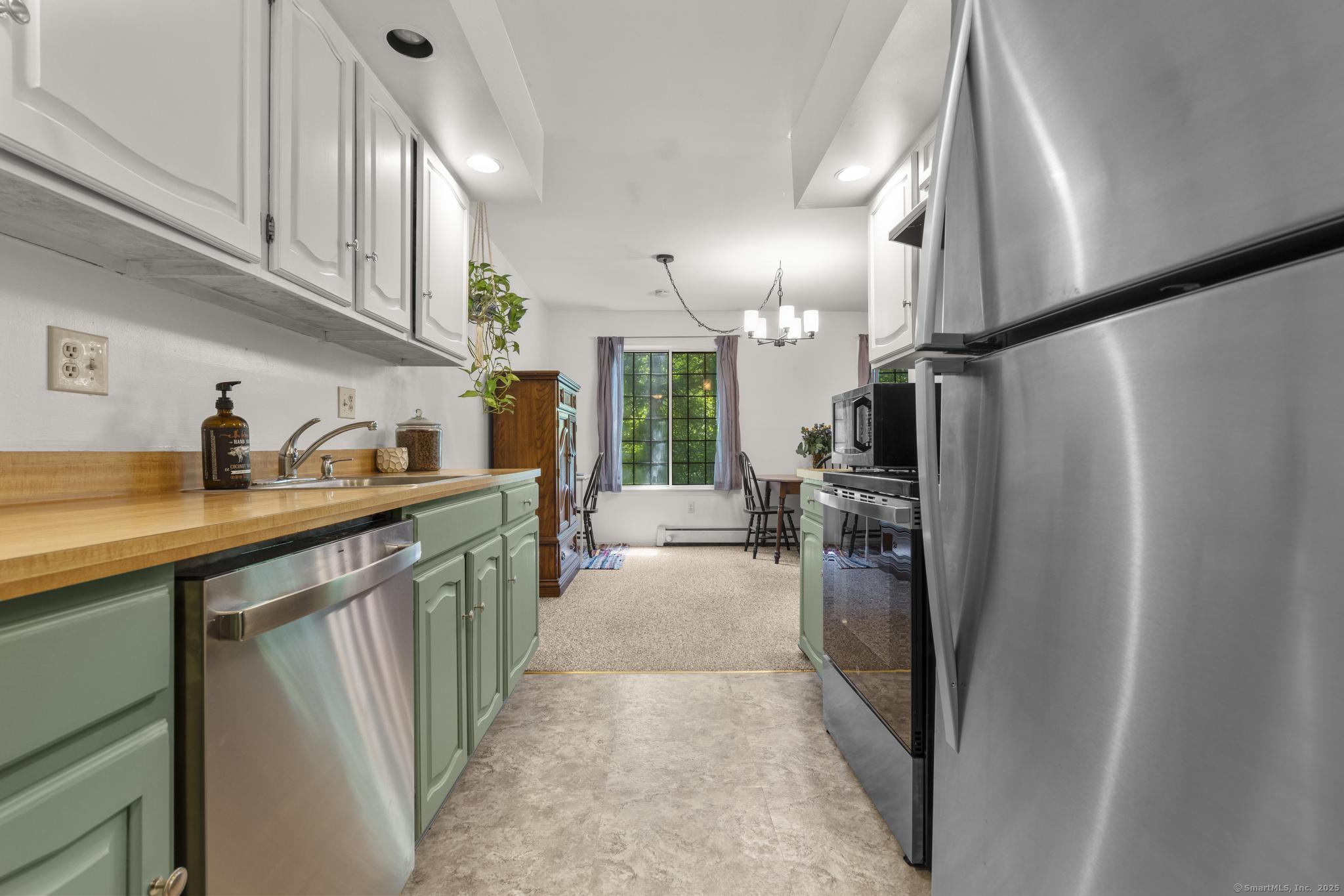8 Carlisle Court Unit: 8