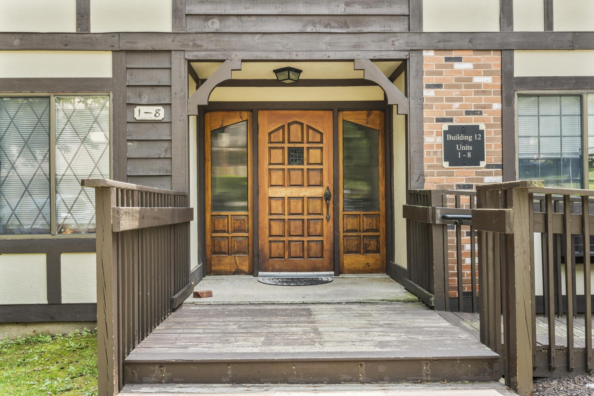 8 Carlisle Court Unit: 8