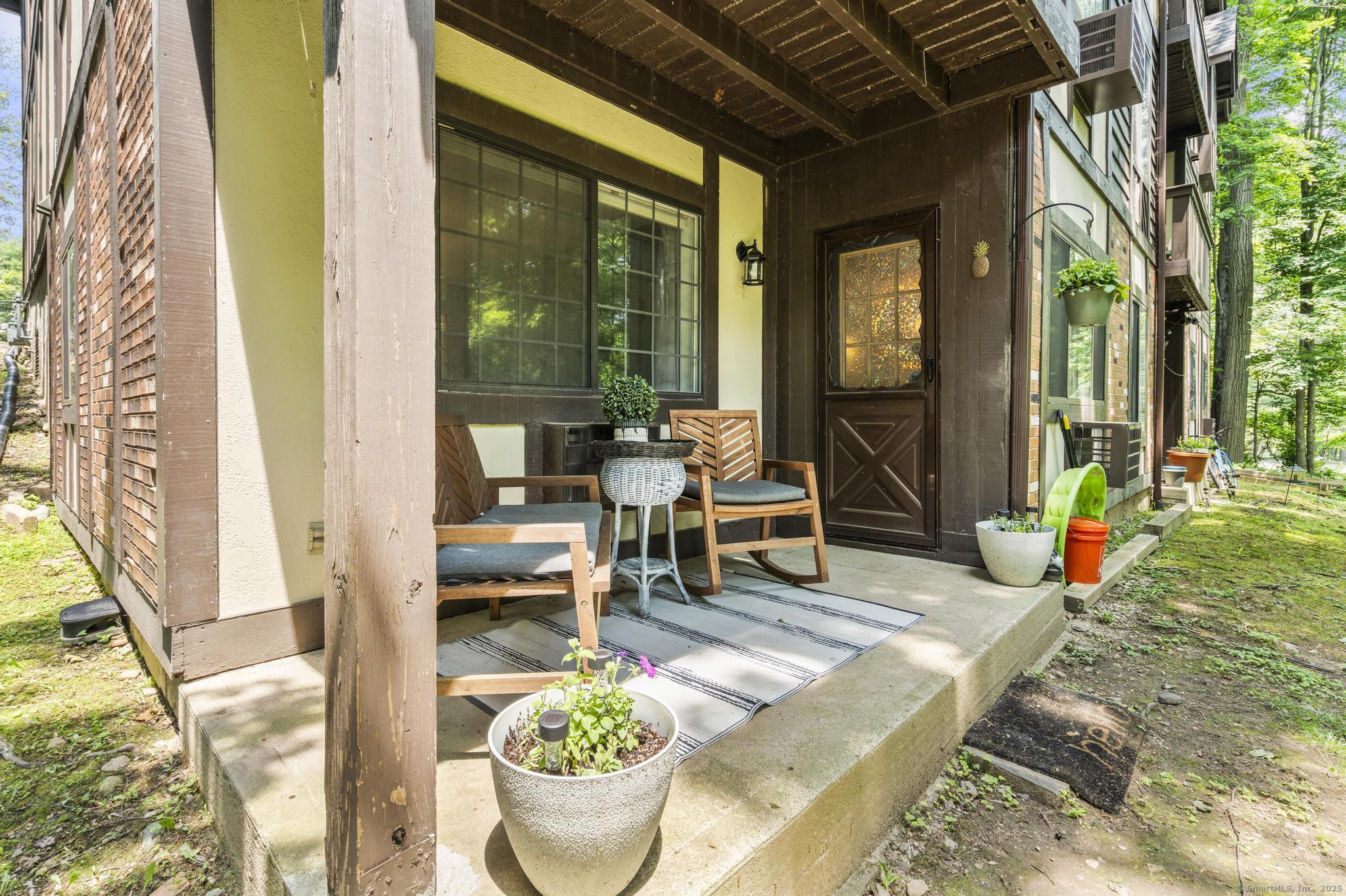 8 Carlisle Court Unit: 8