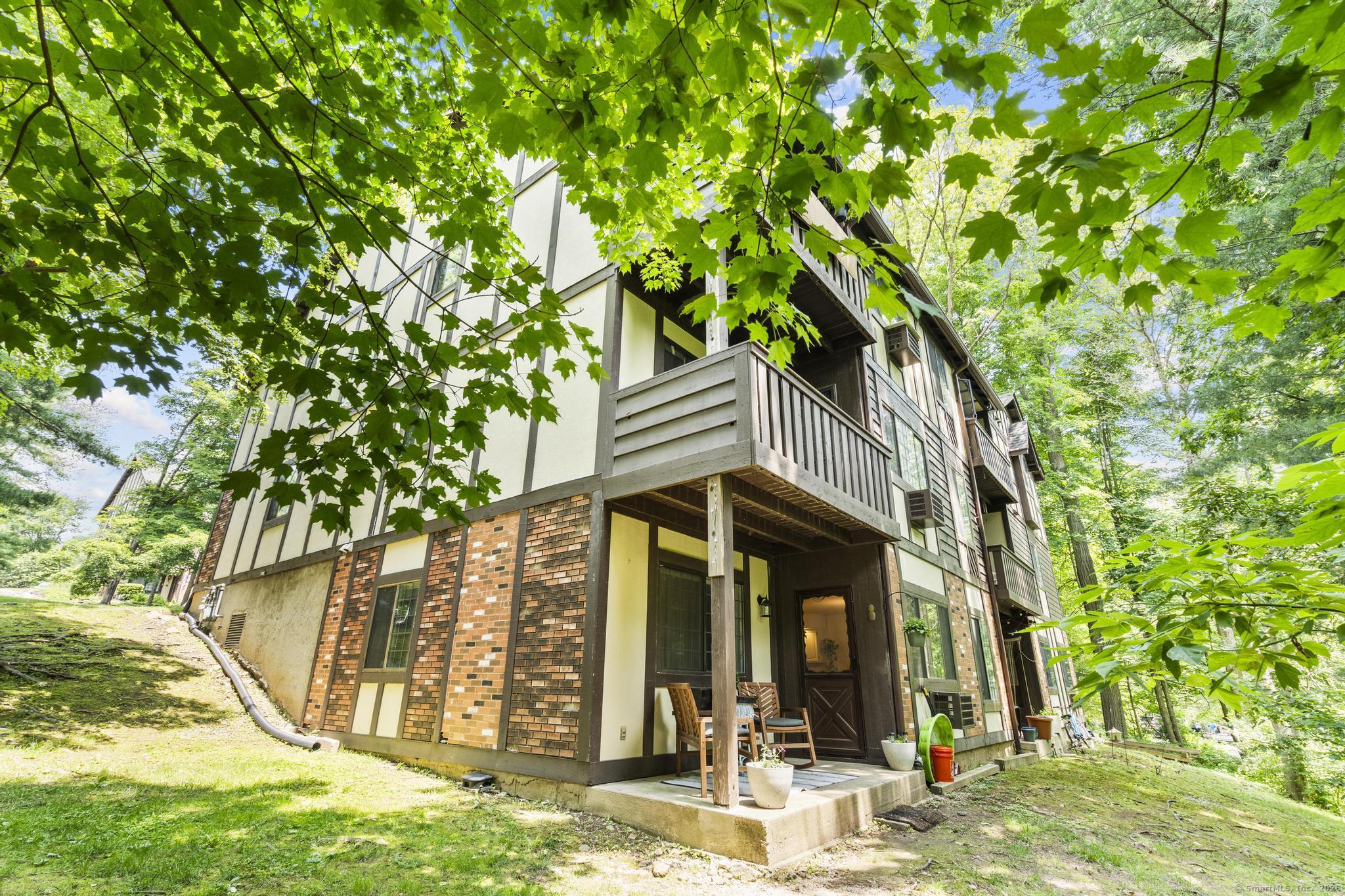 8 Carlisle Court Unit: 8