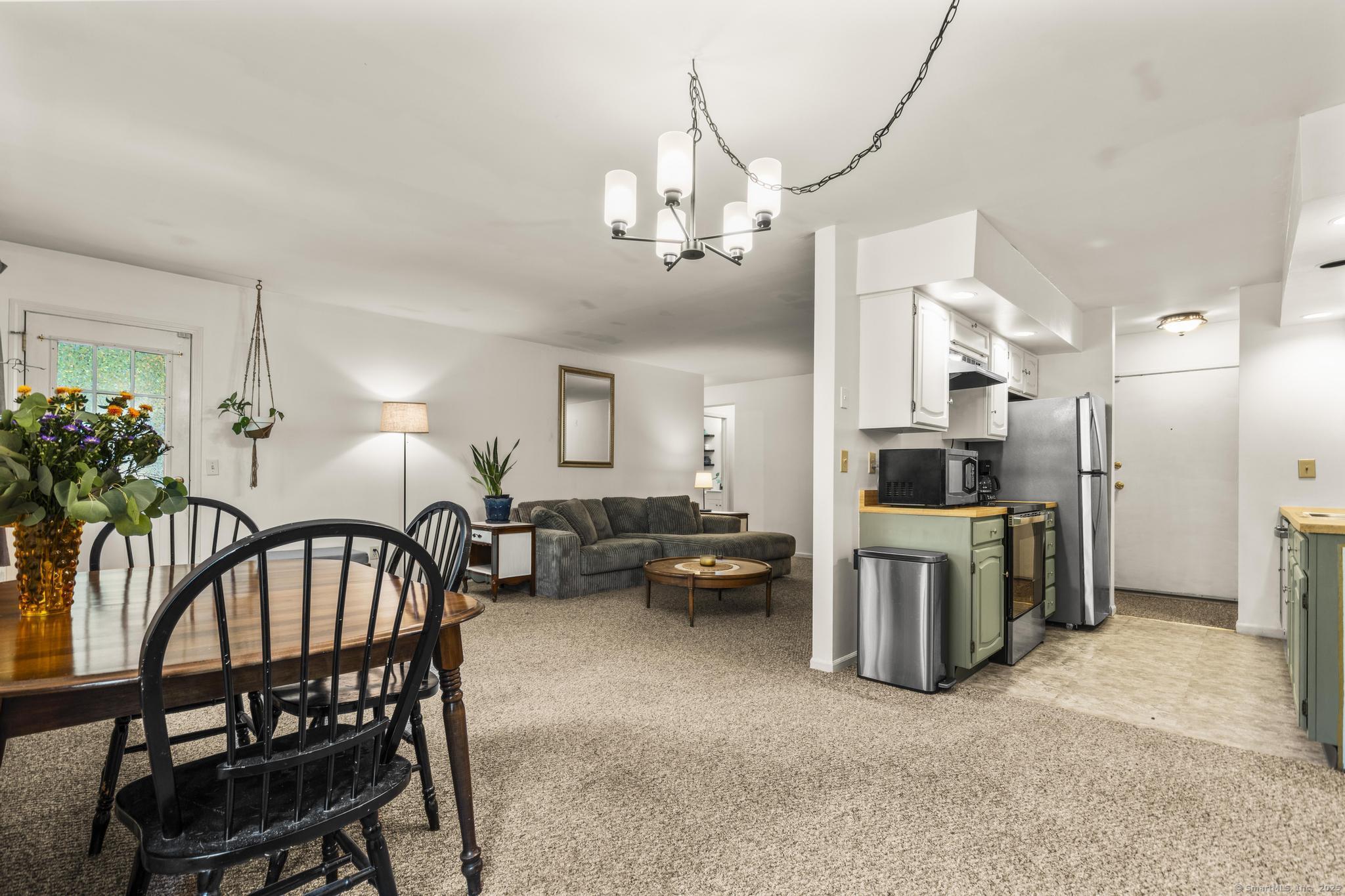 8 Carlisle Court Unit: 8