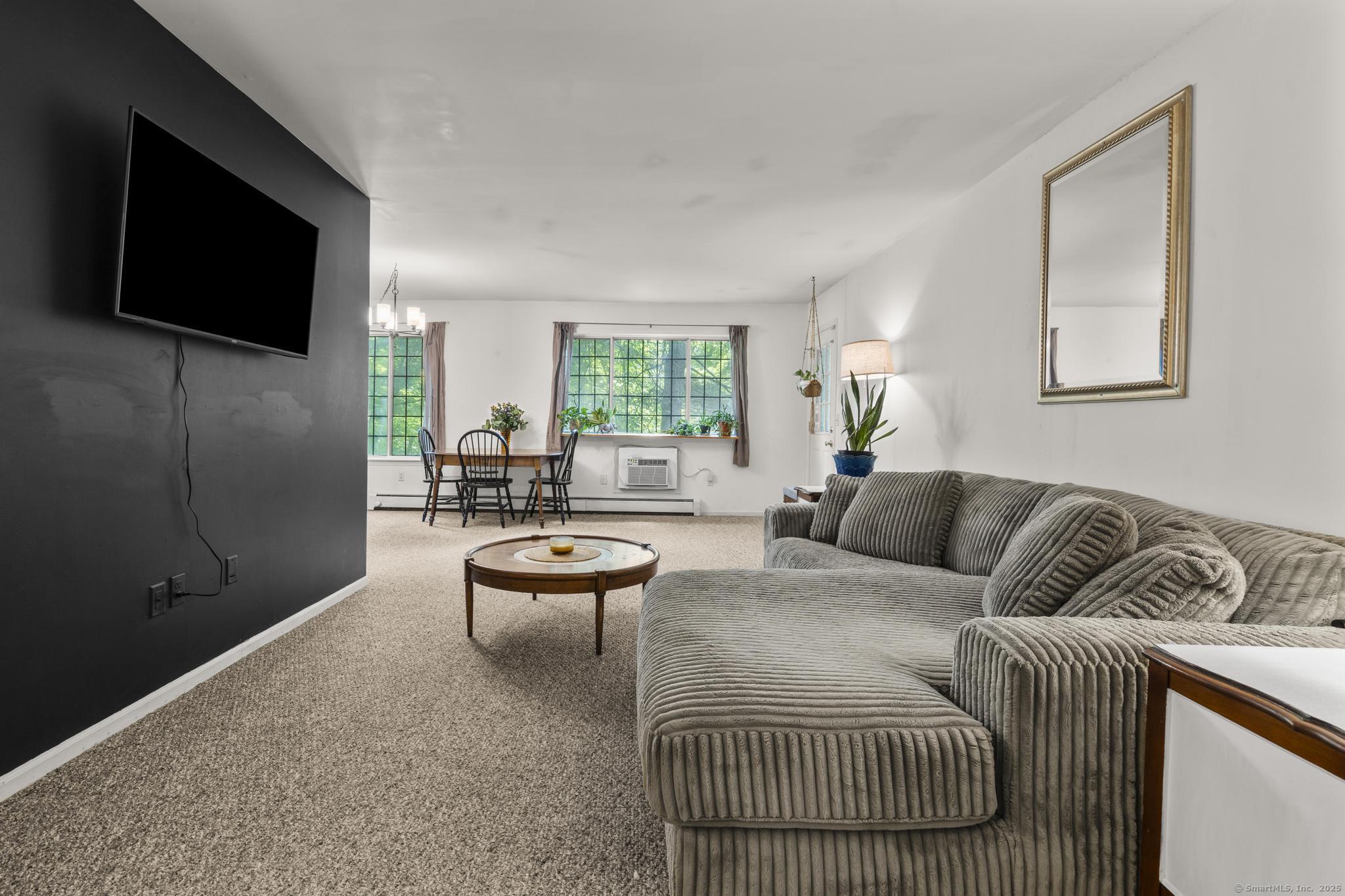 8 Carlisle Court Unit: 8