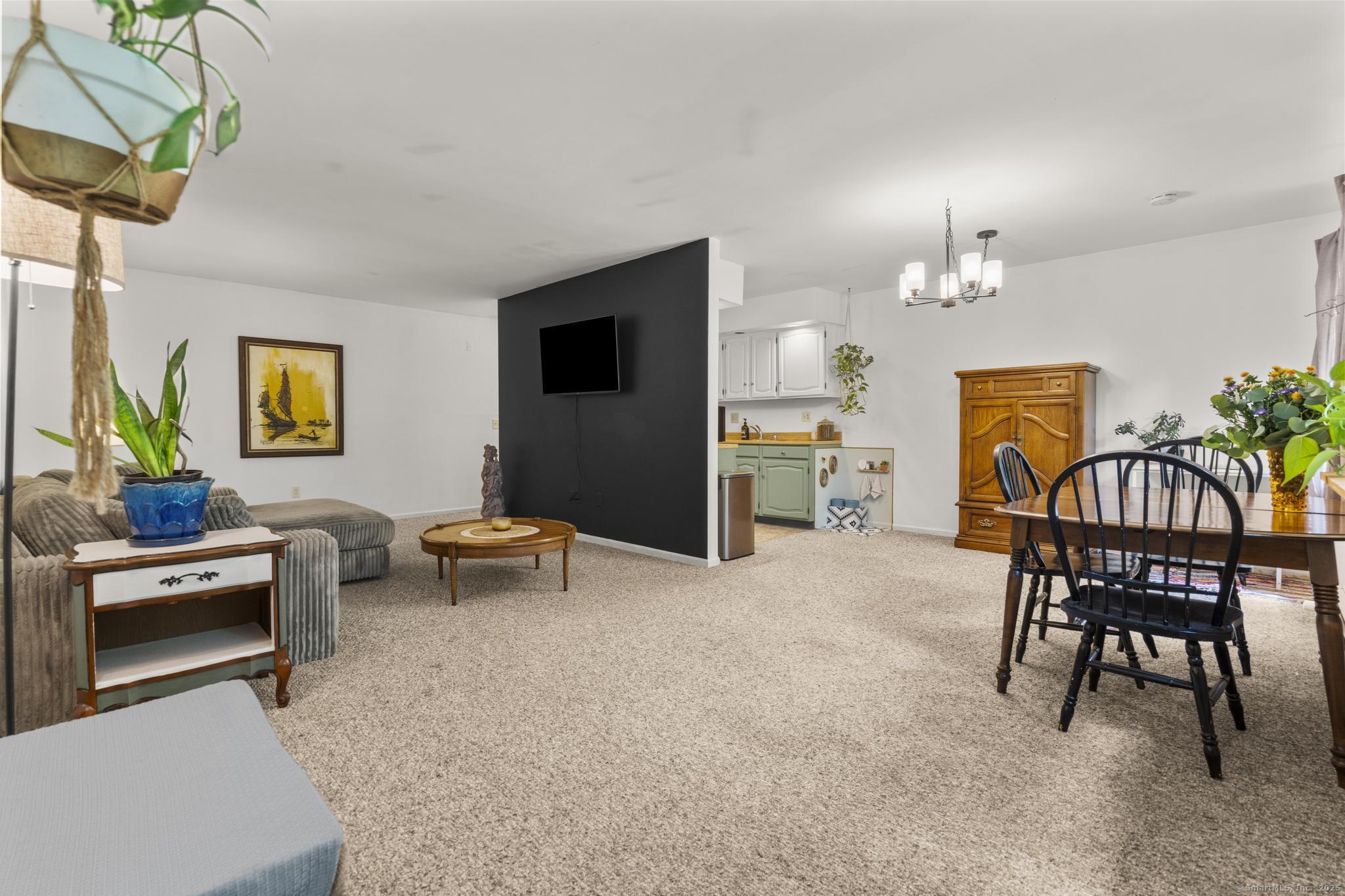 8 Carlisle Court Unit: 8