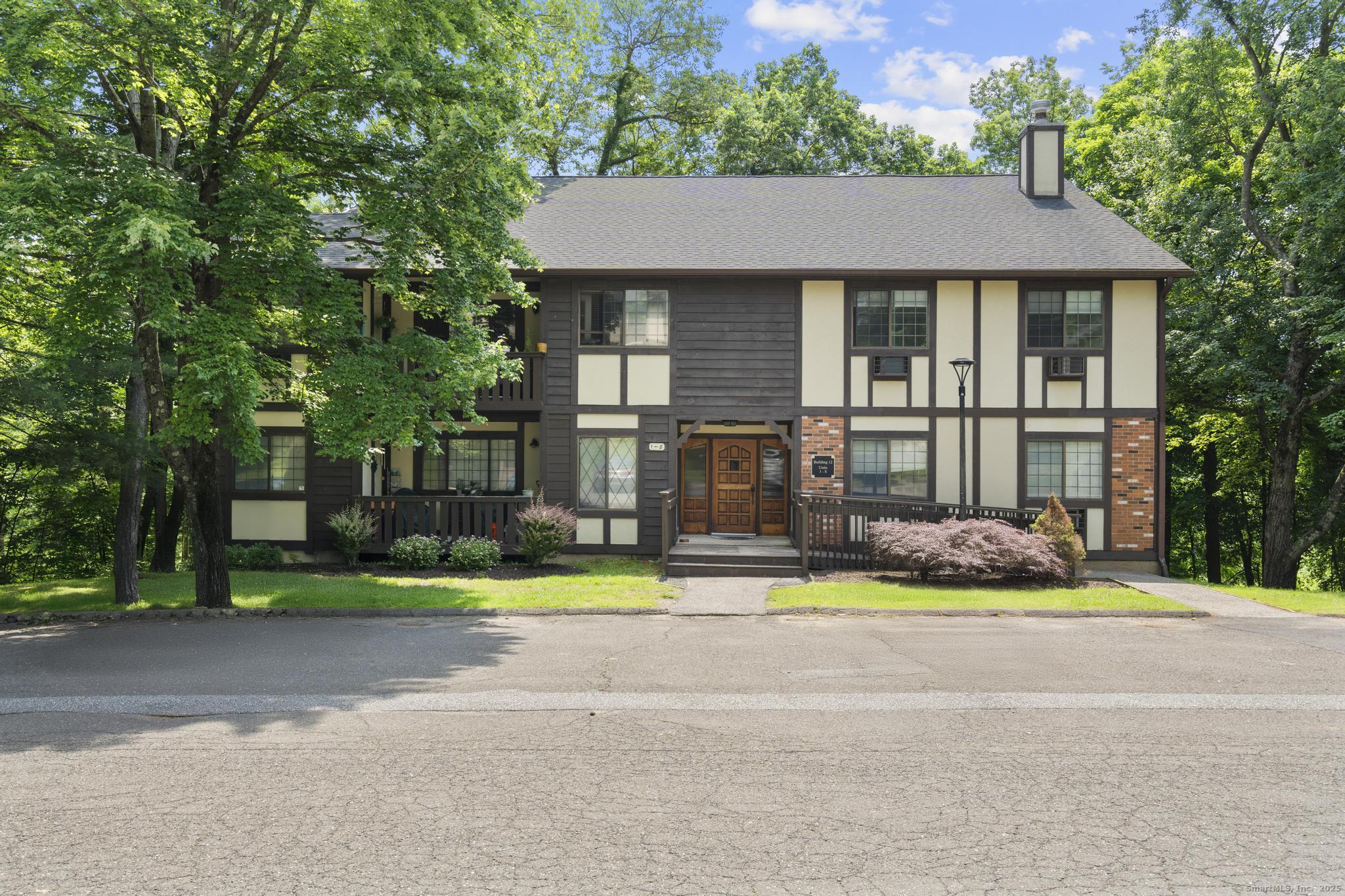 8 Carlisle Court Unit: 8
