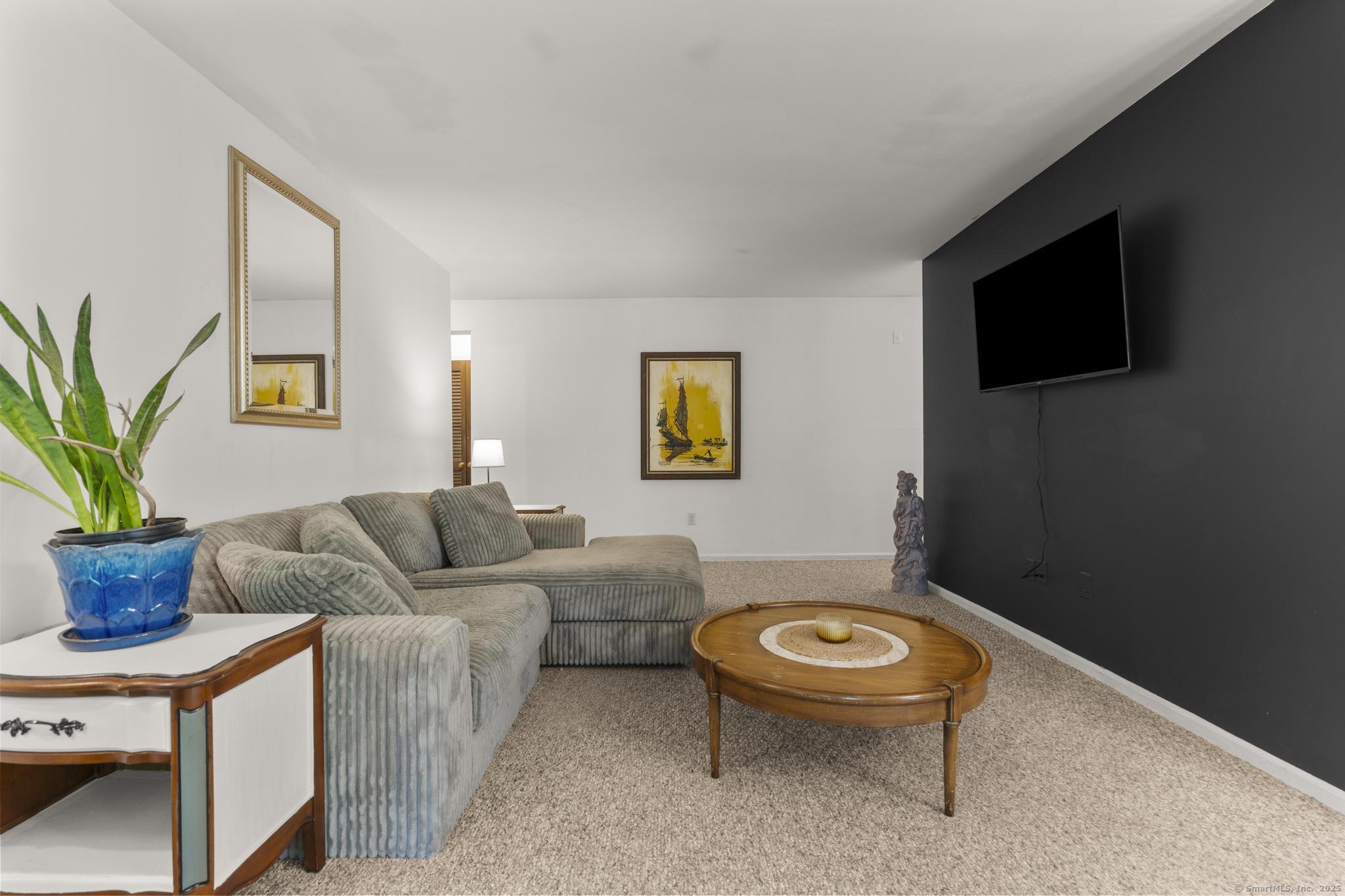 8 Carlisle Court Unit: 8