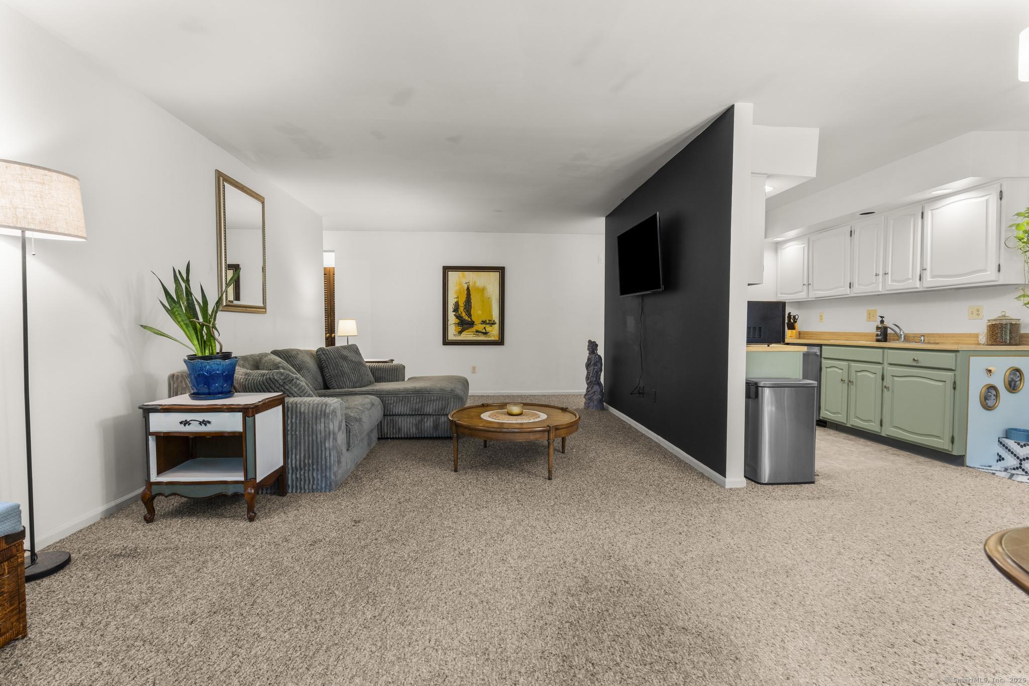 8 Carlisle Court Unit: 8