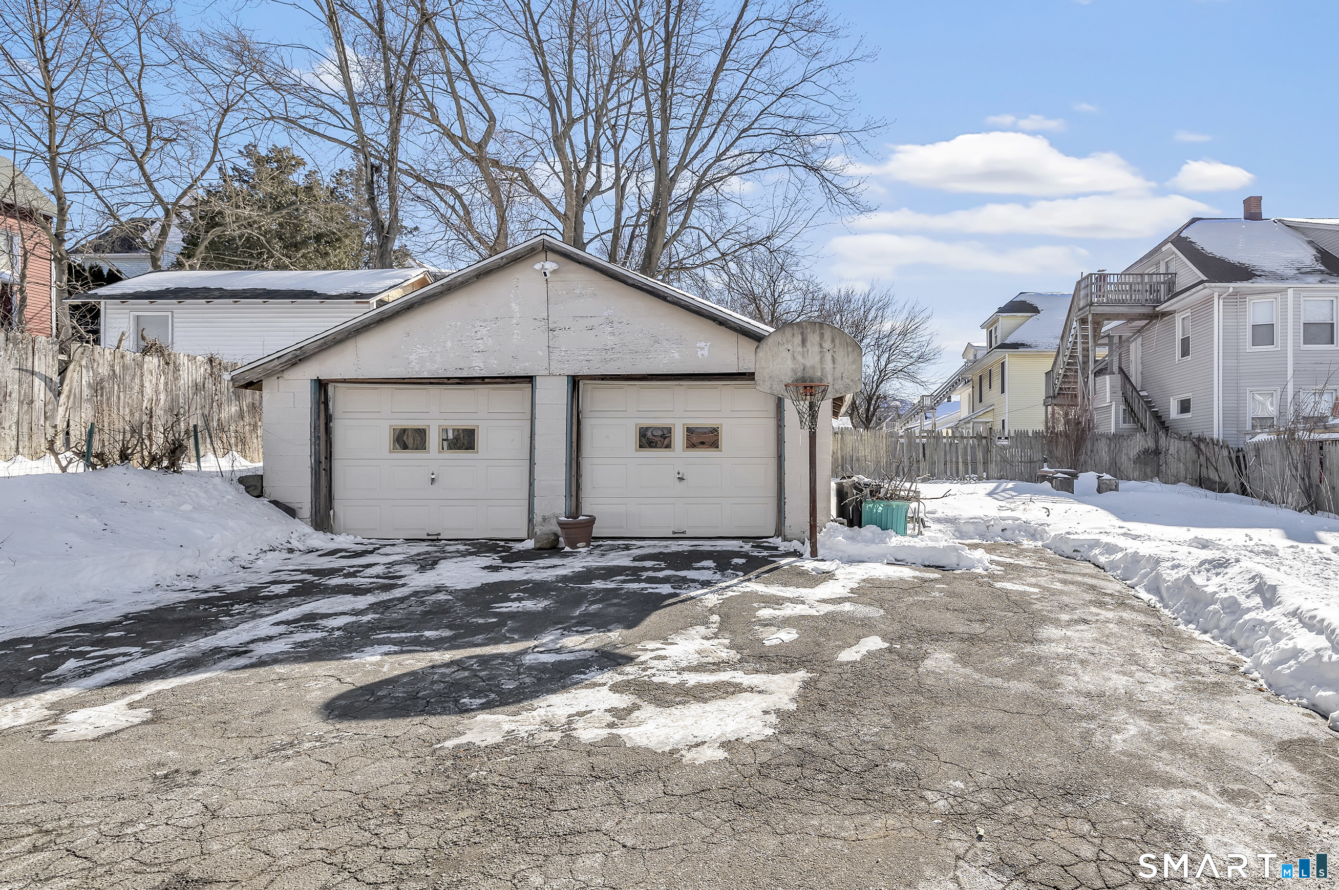 10 Burritt Avenue