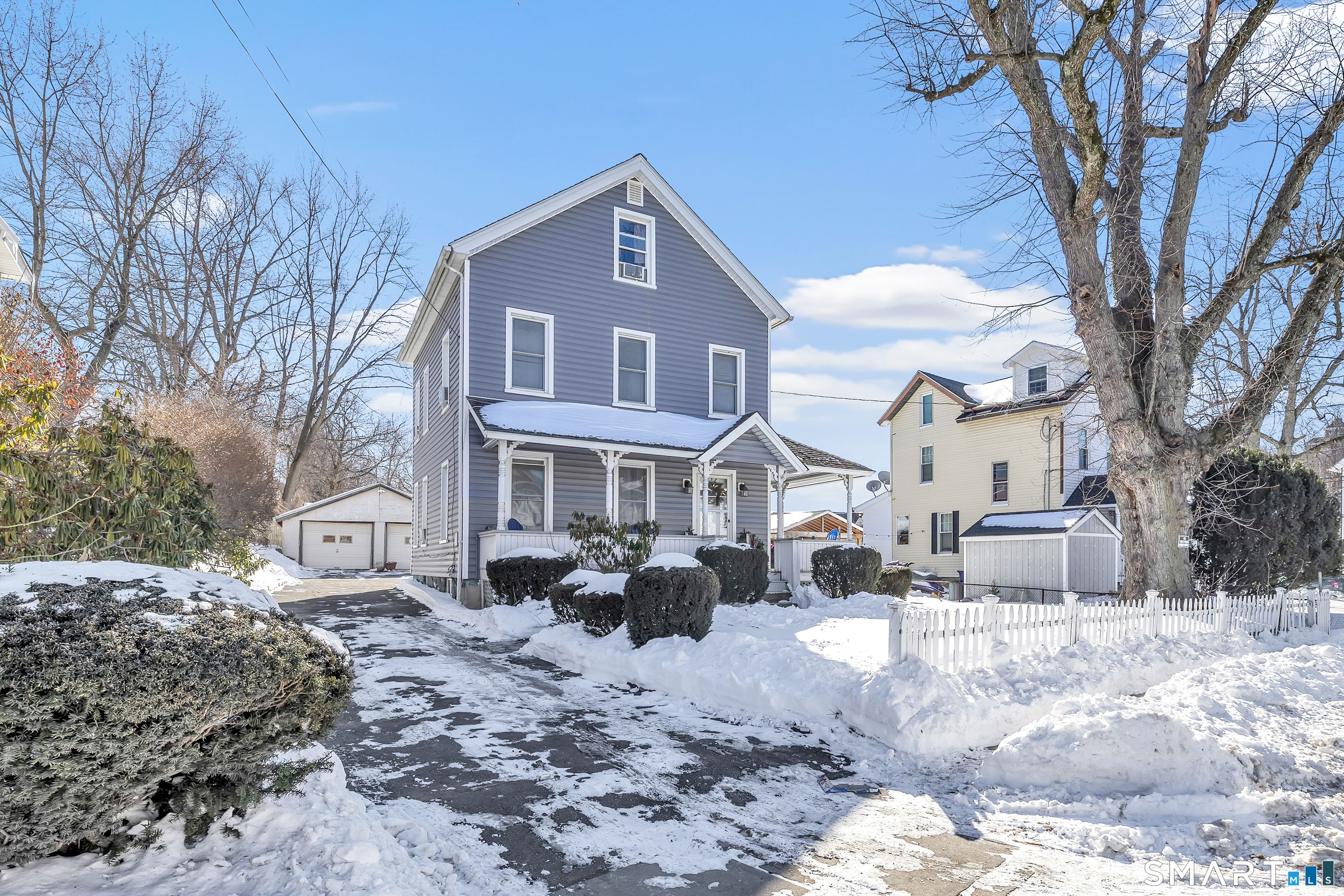 10 Burritt Avenue
