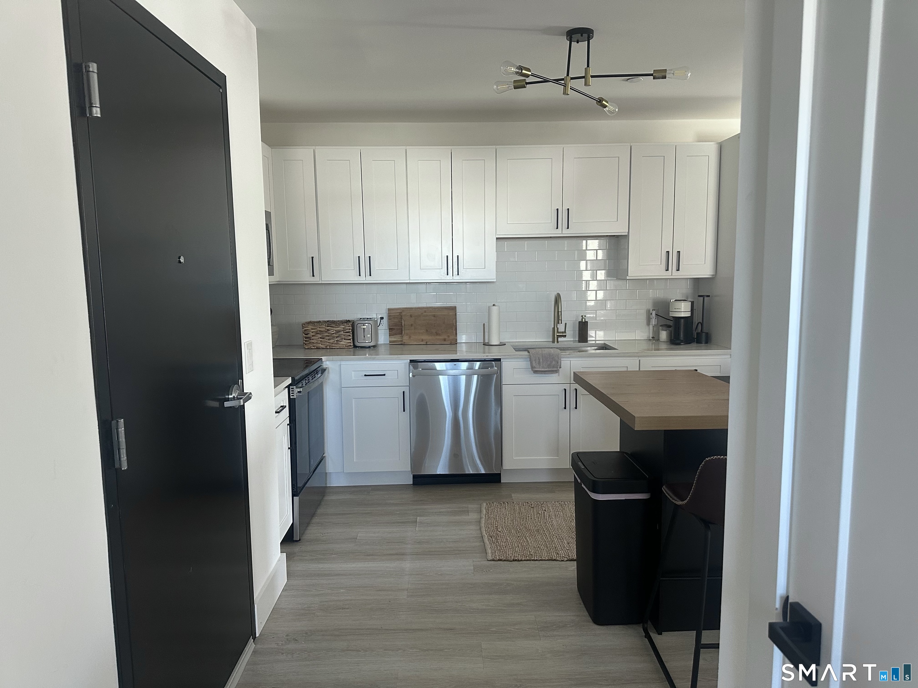 211 Ferry Boulevard Unit: 208
