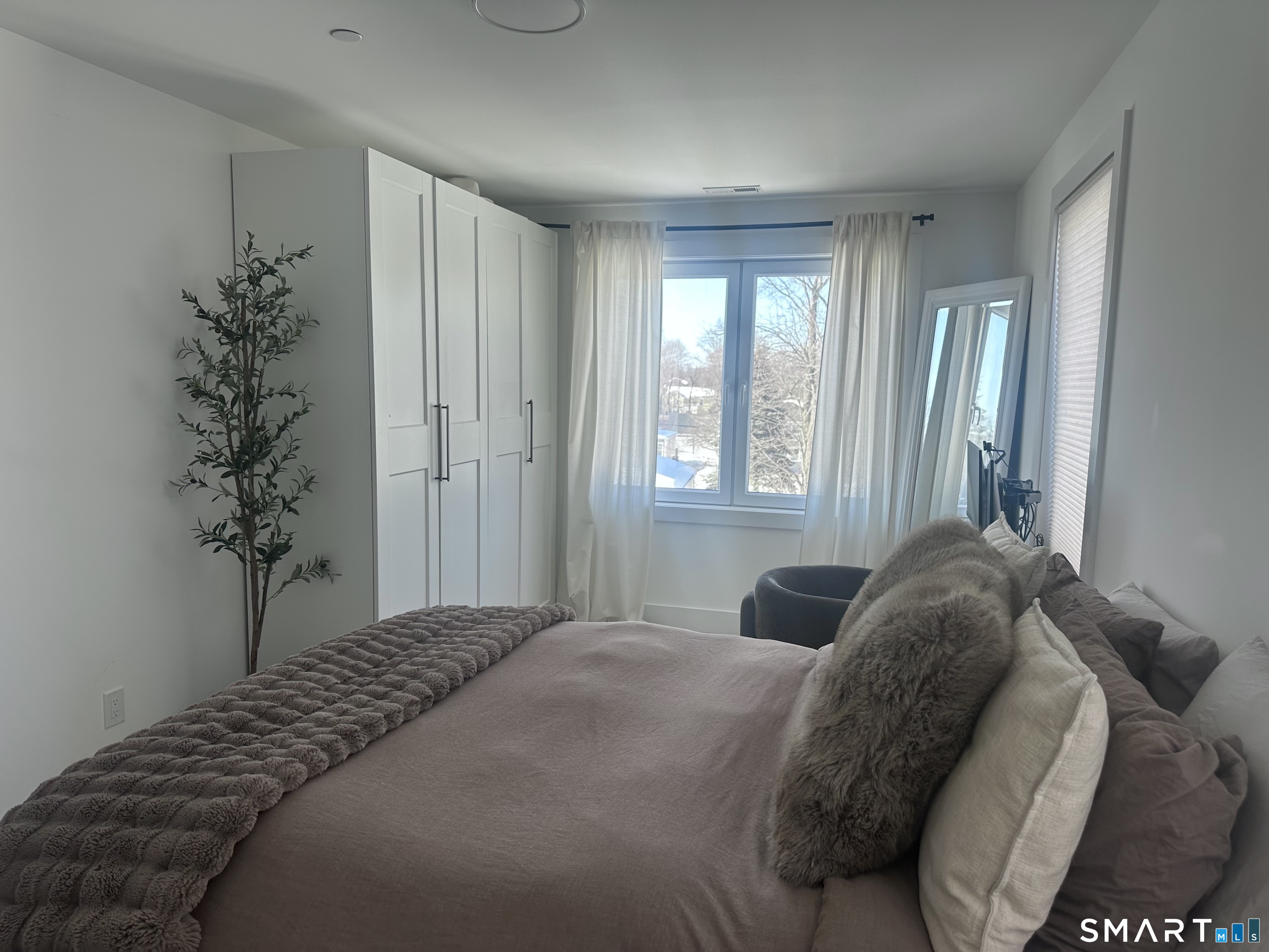 211 Ferry Boulevard Unit: 208