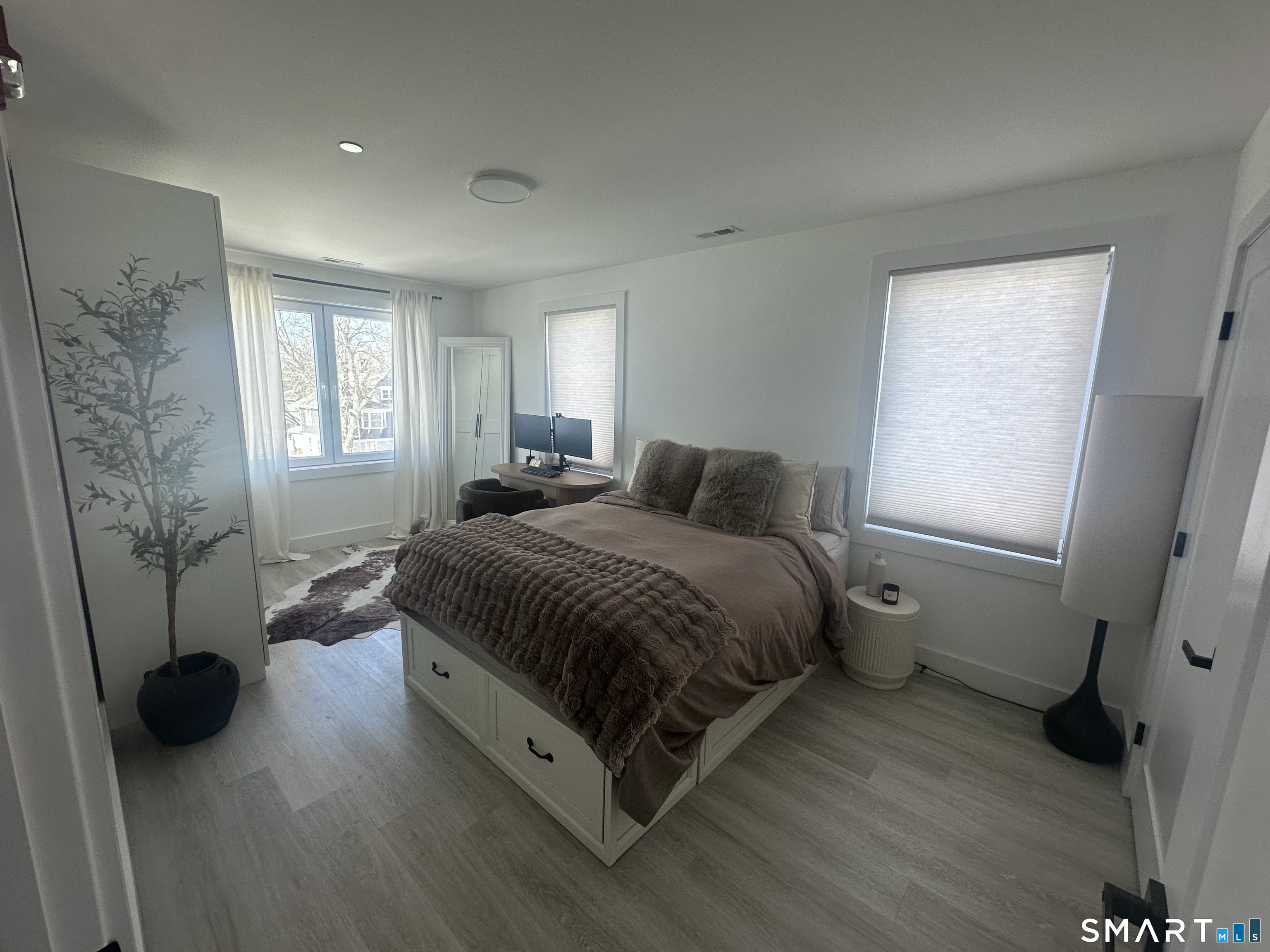211 Ferry Boulevard Unit: 208