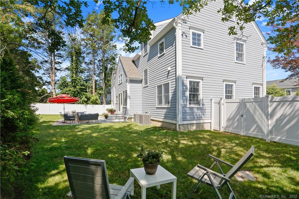 11 Tuckahoe Lane