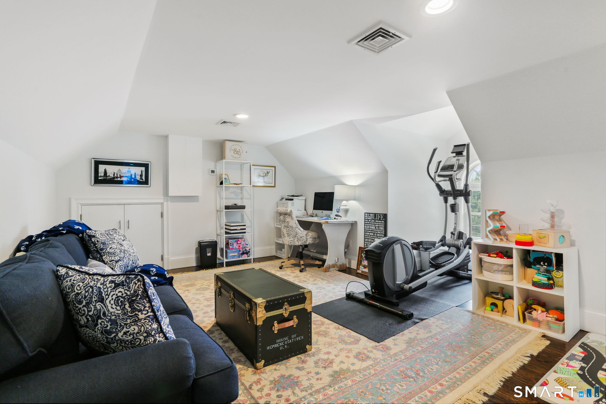 11 Tuckahoe Lane
