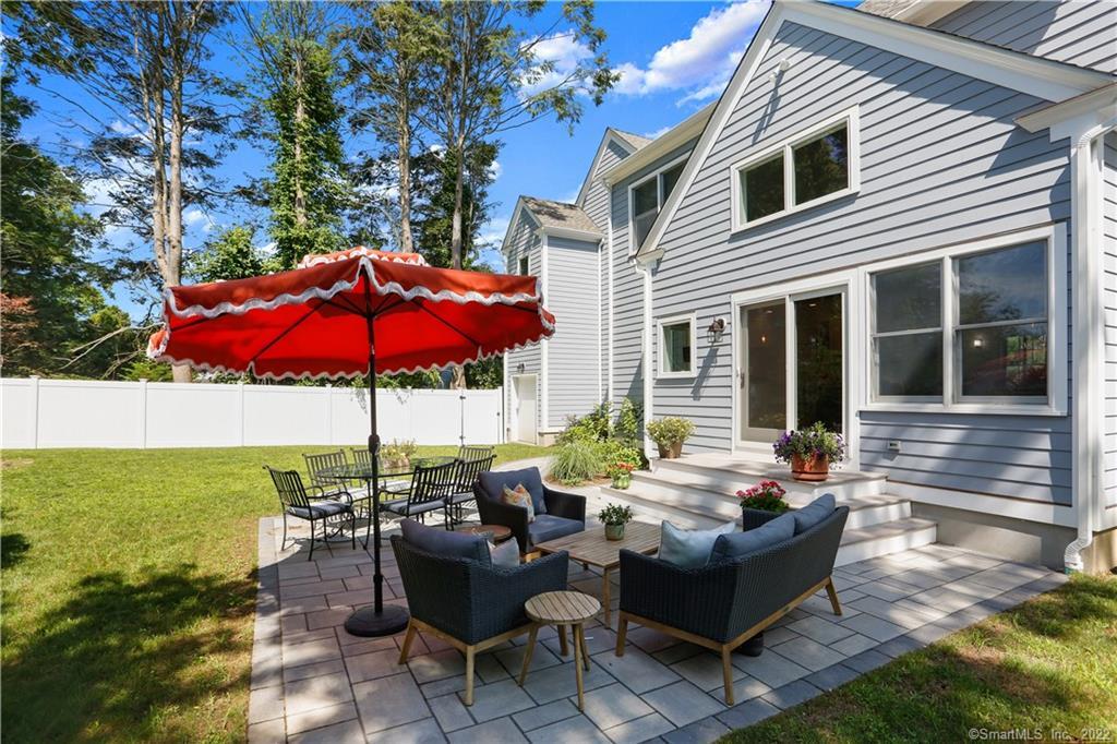 11 Tuckahoe Lane