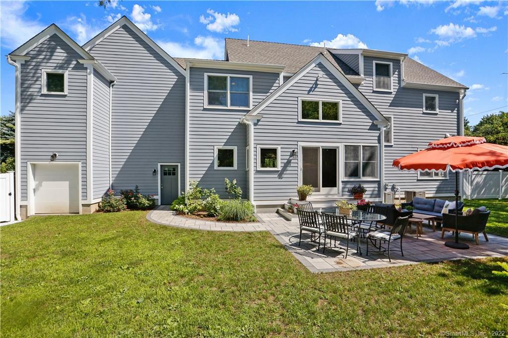 11 Tuckahoe Lane