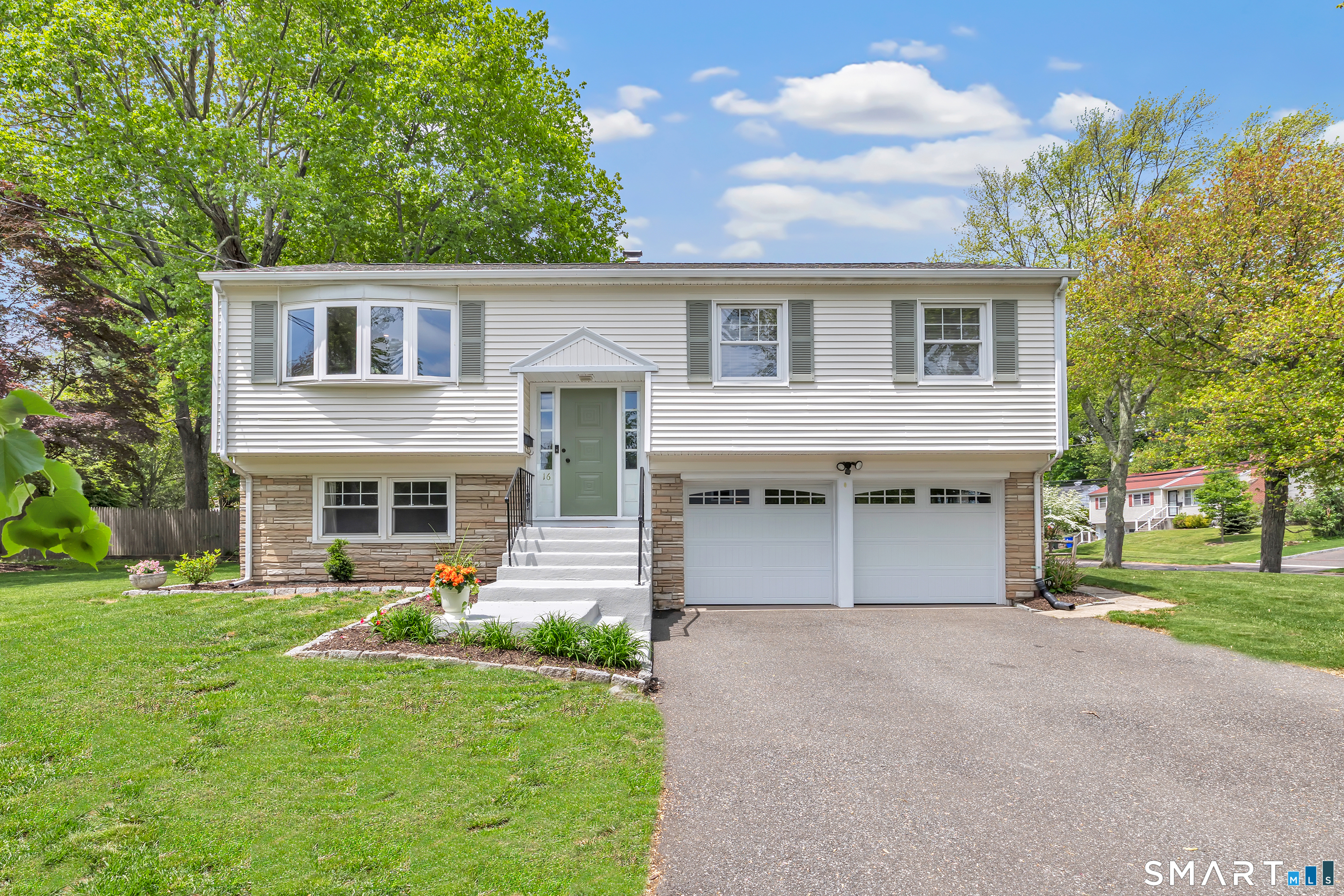 16 Mayflower Circle