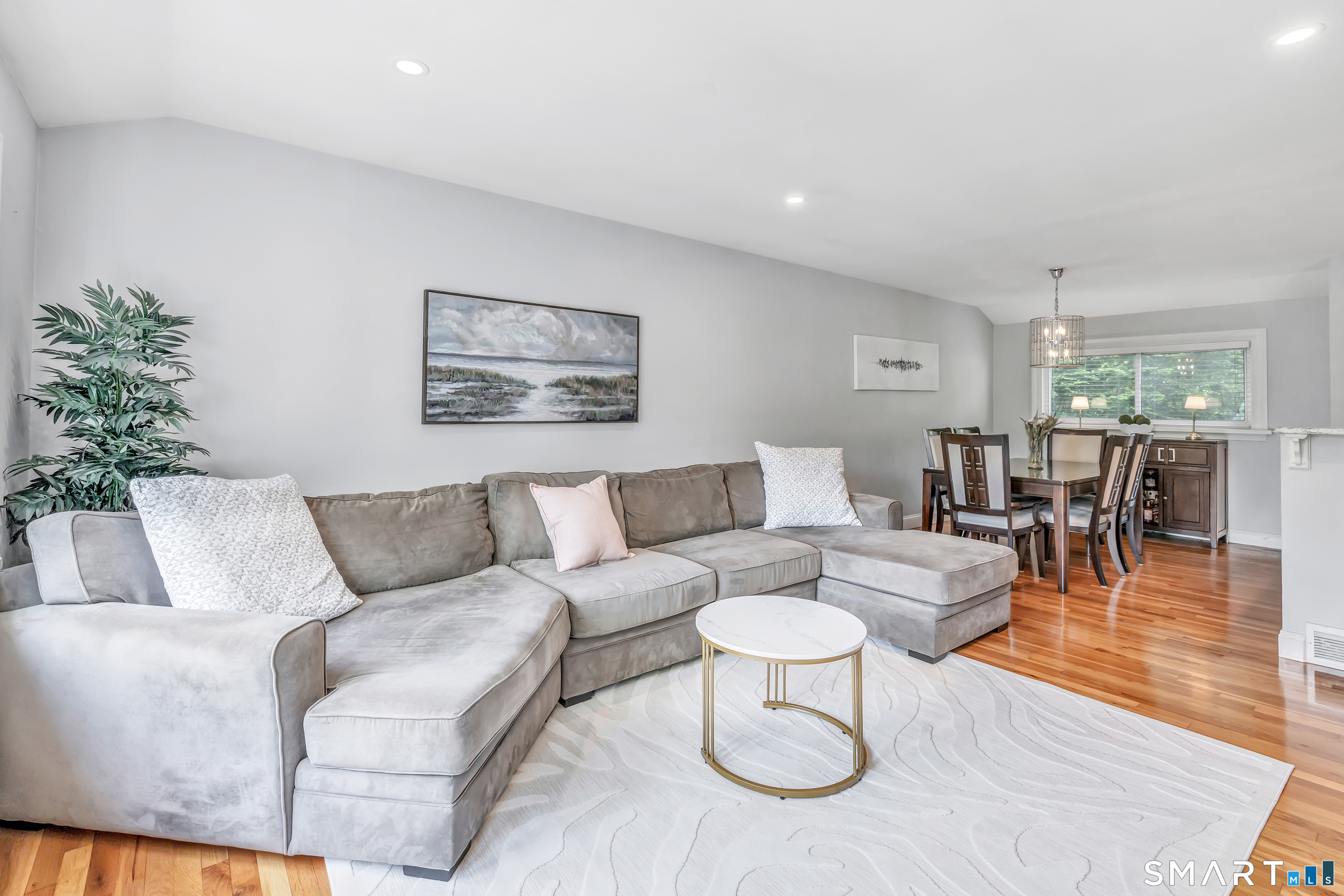 16 Mayflower Circle