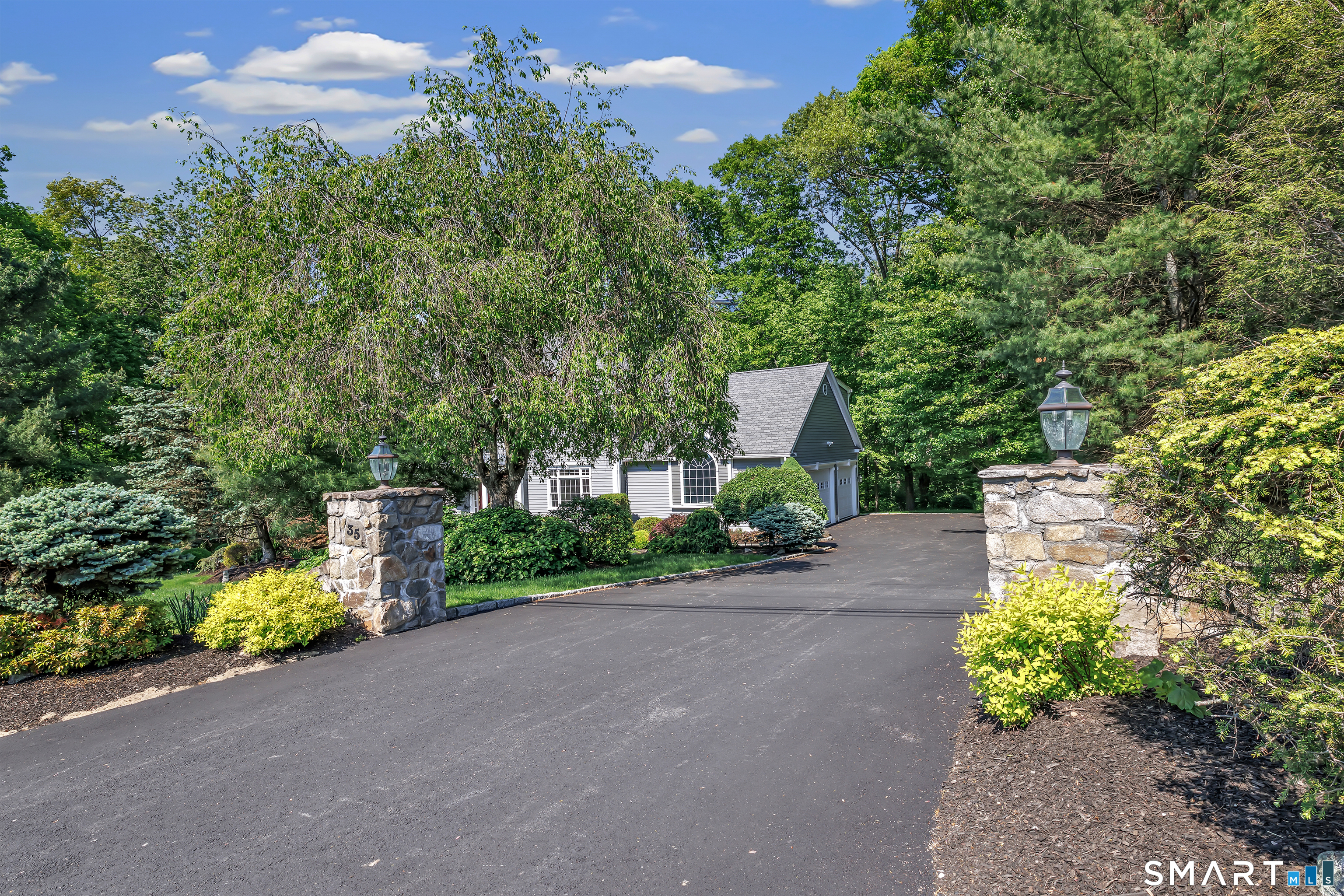 35 Hunting Ridge Road