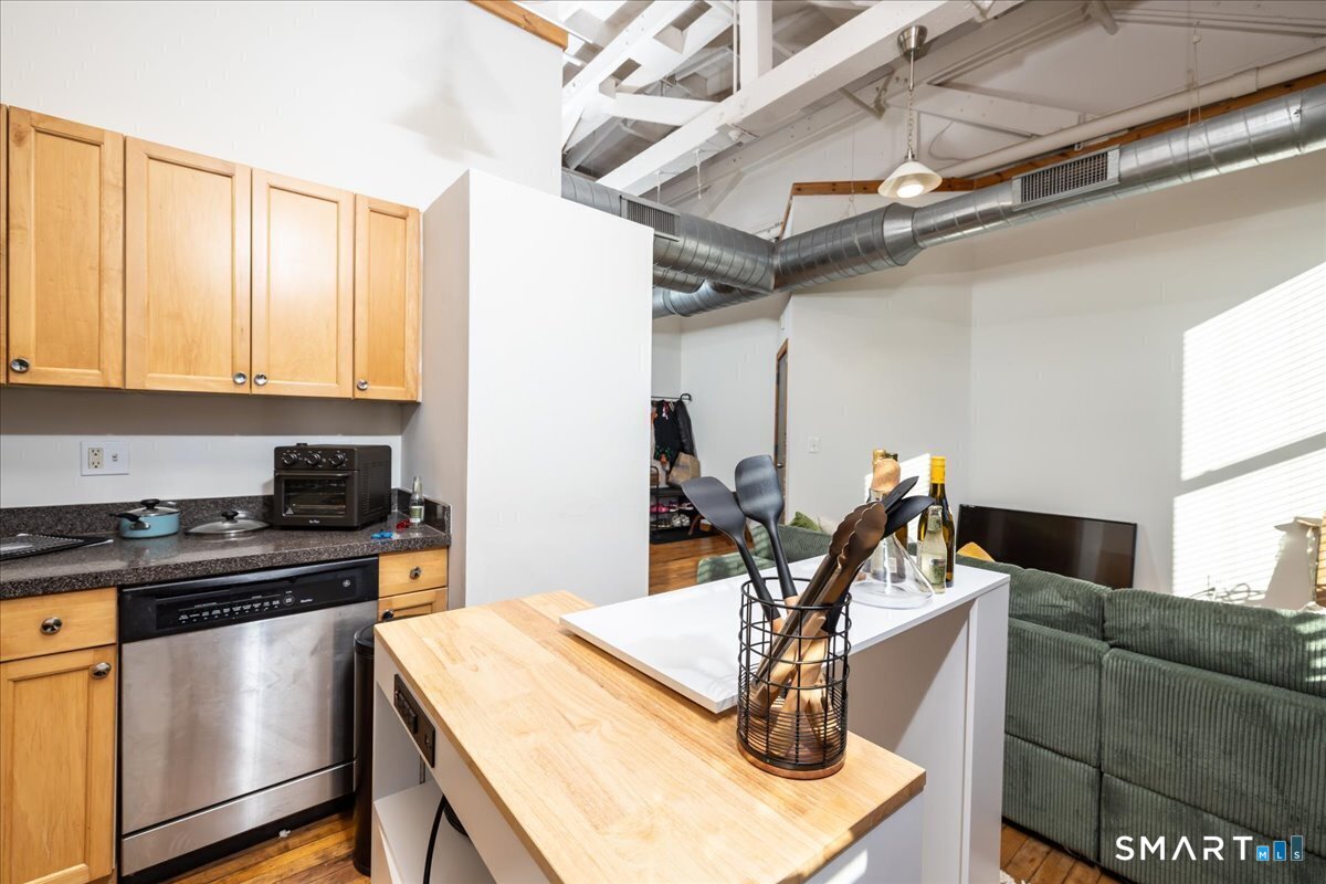 325 Lafayette Street Unit: 1302