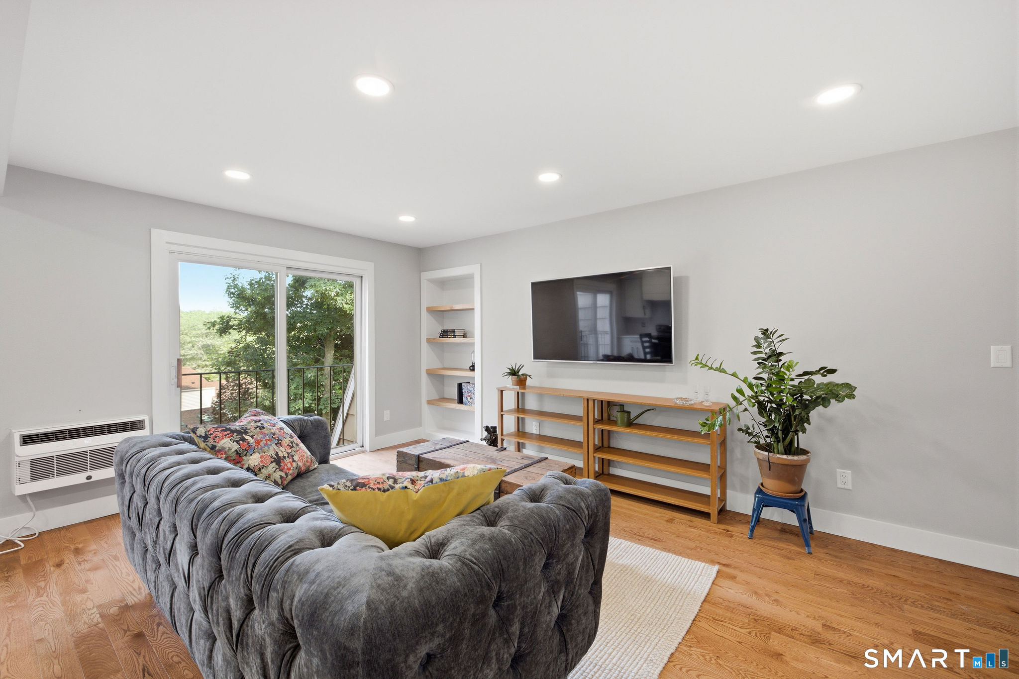 201 Highview Avenue Unit: D2