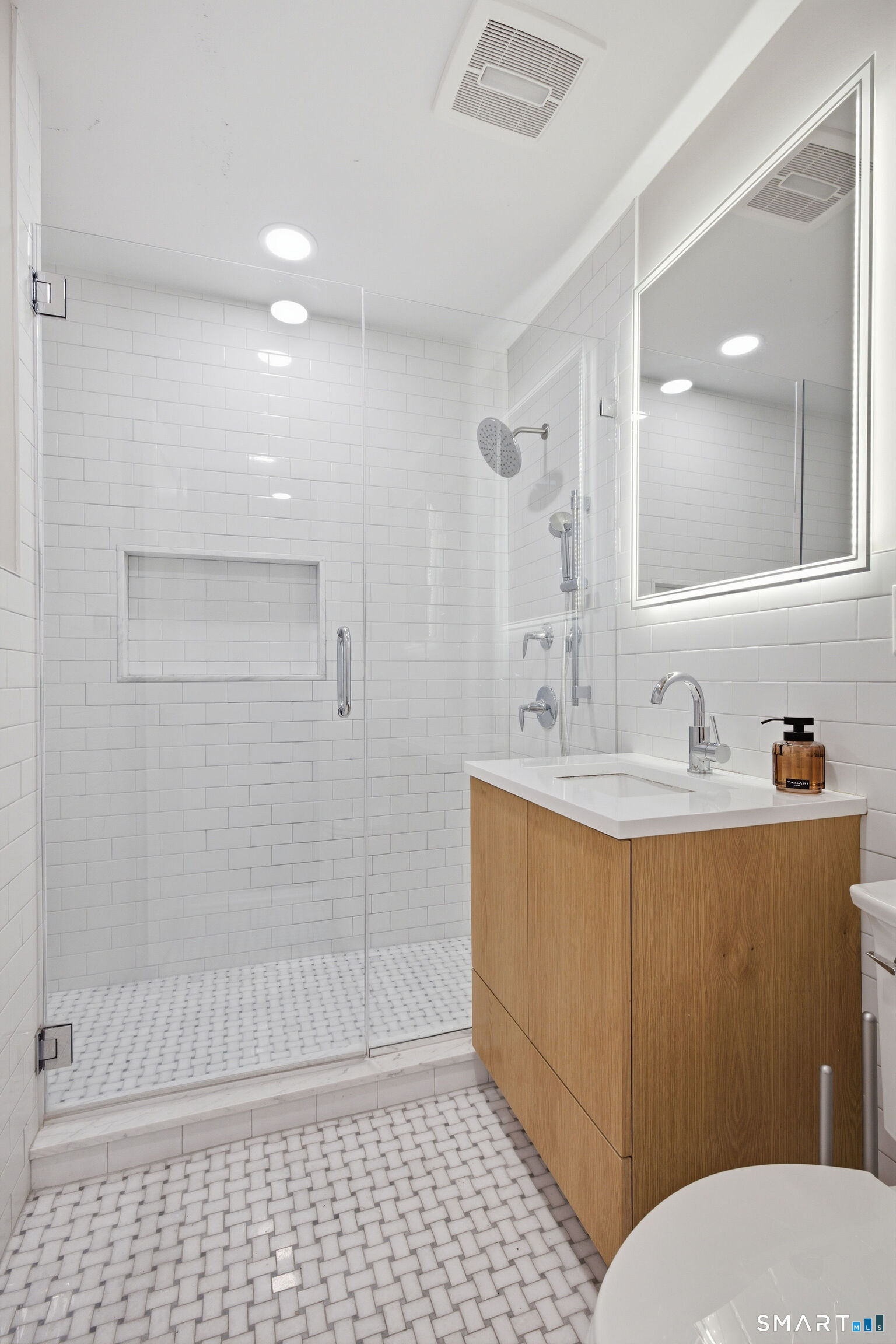 201 Highview Avenue Unit: D2