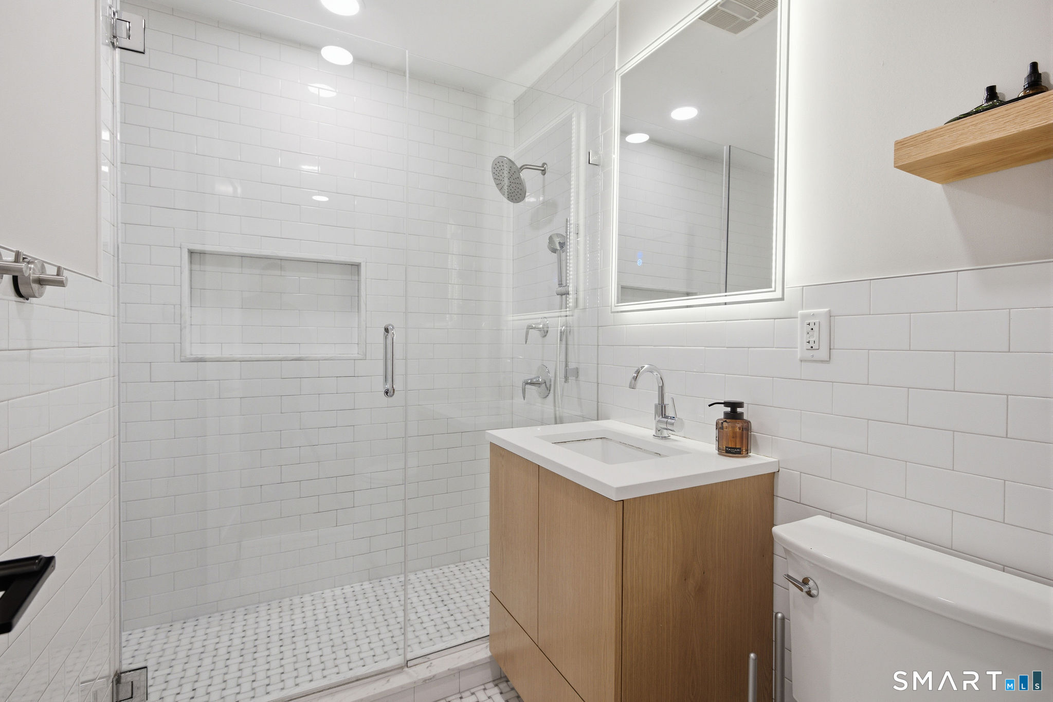 201 Highview Avenue Unit: D2