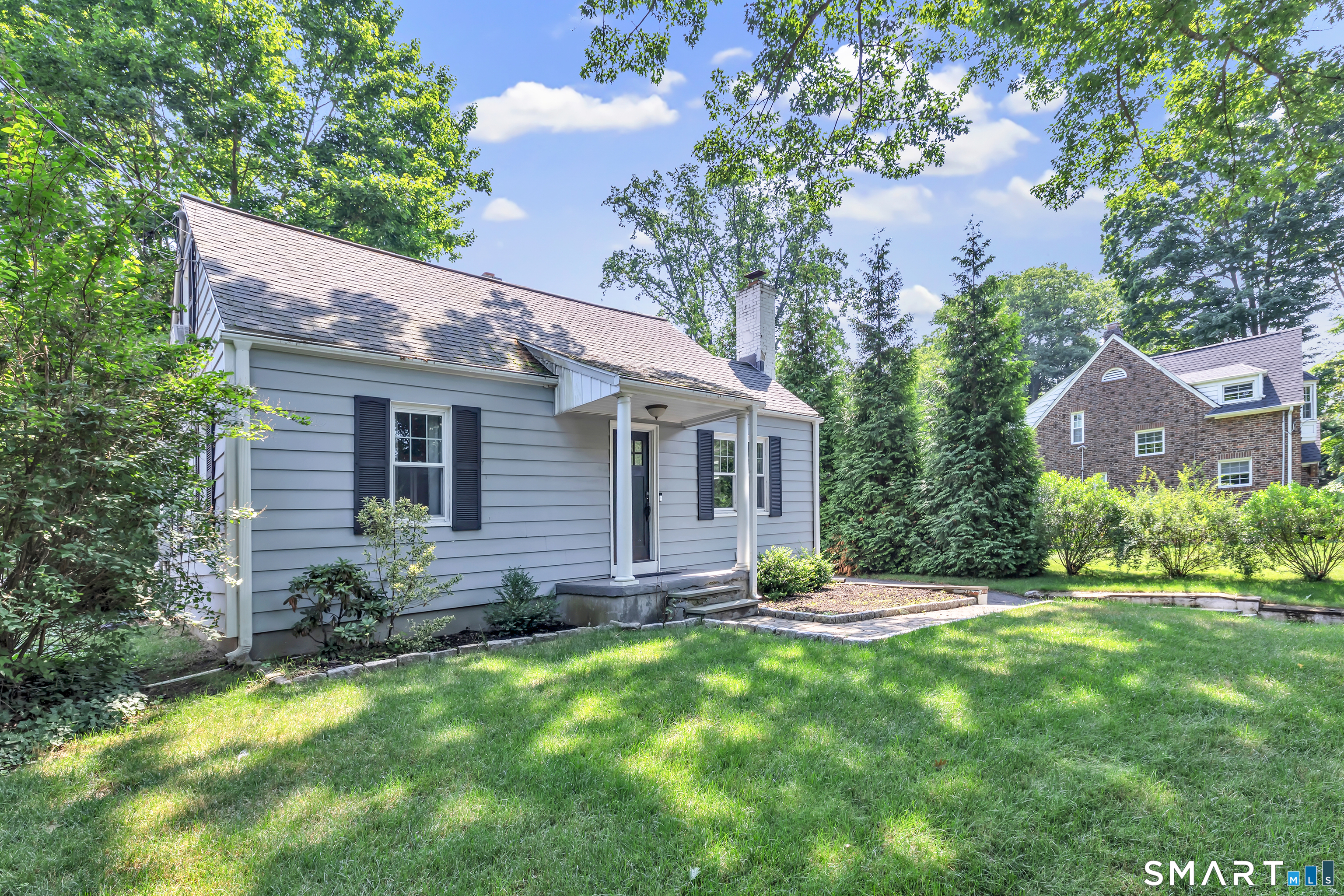 2082 Stratfield Road