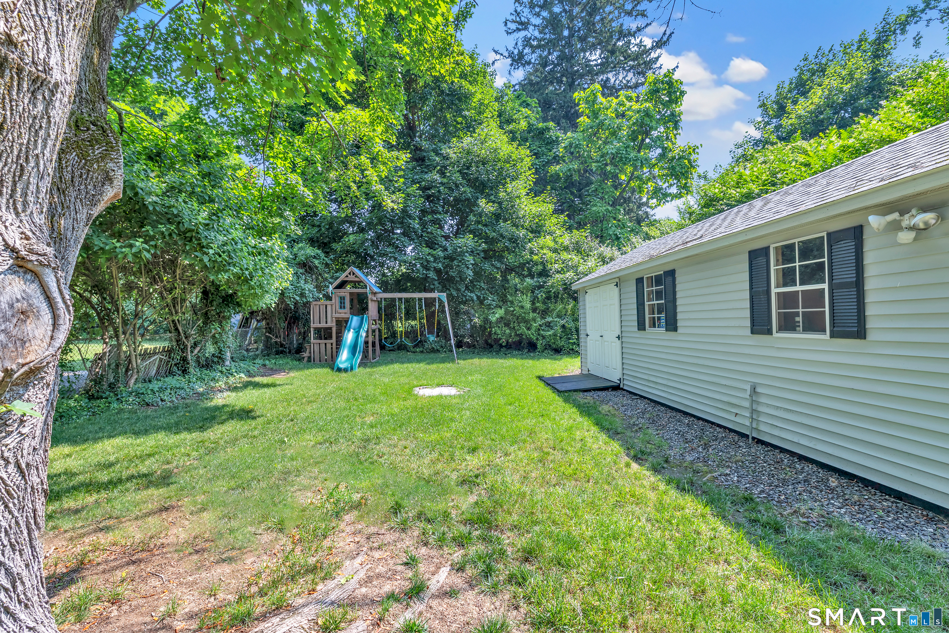 2082 Stratfield Road