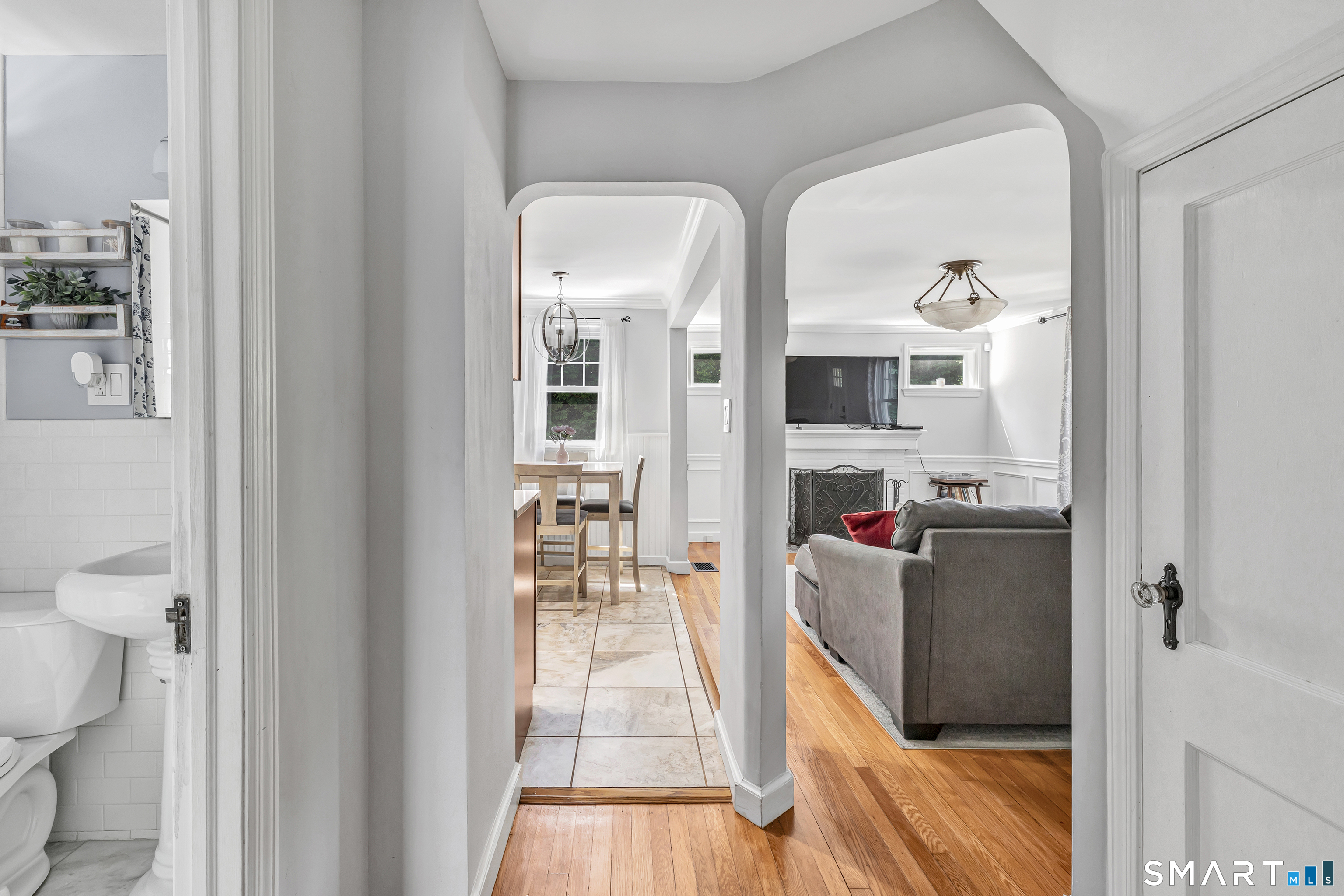 2082 Stratfield Road