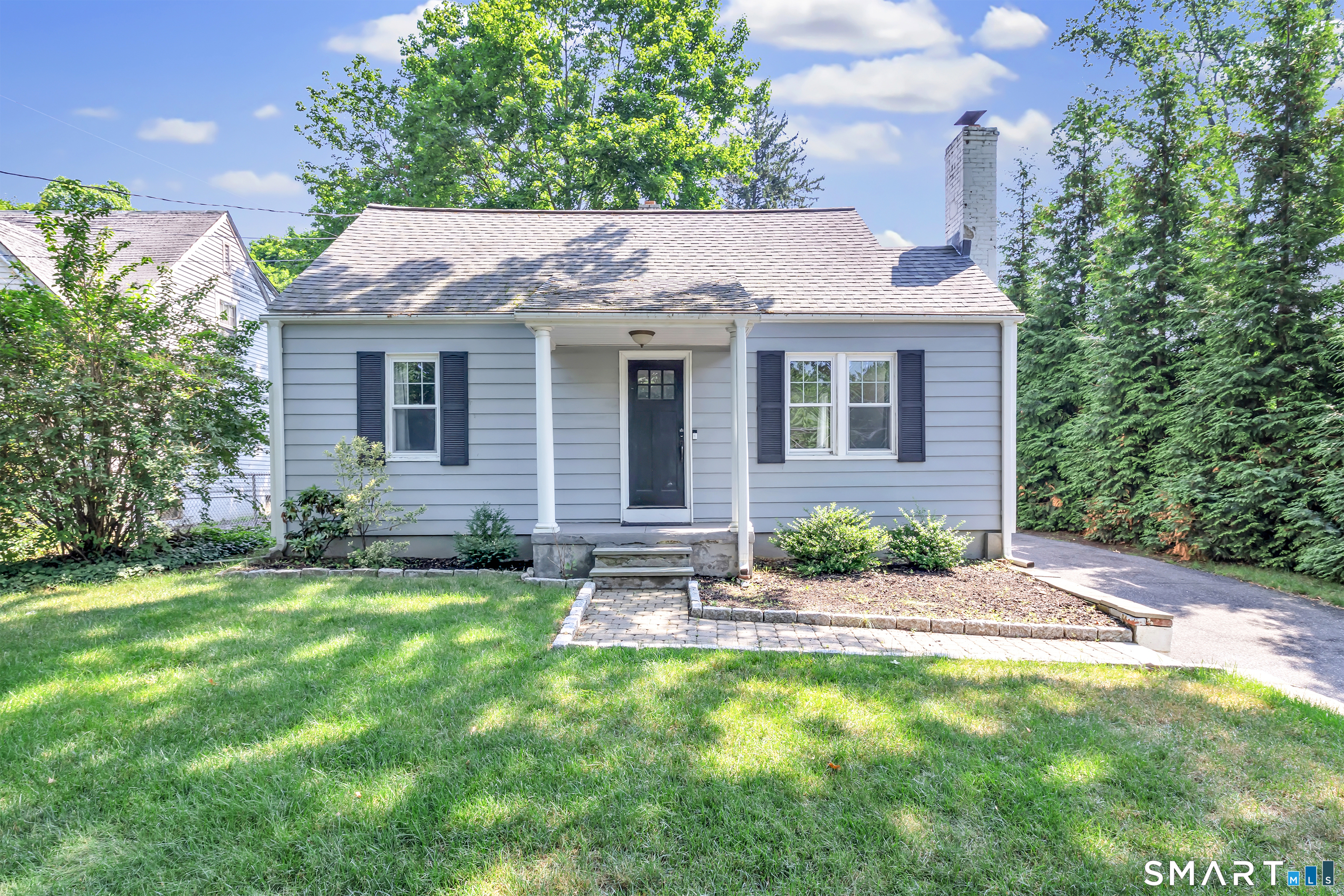 2082 Stratfield Road