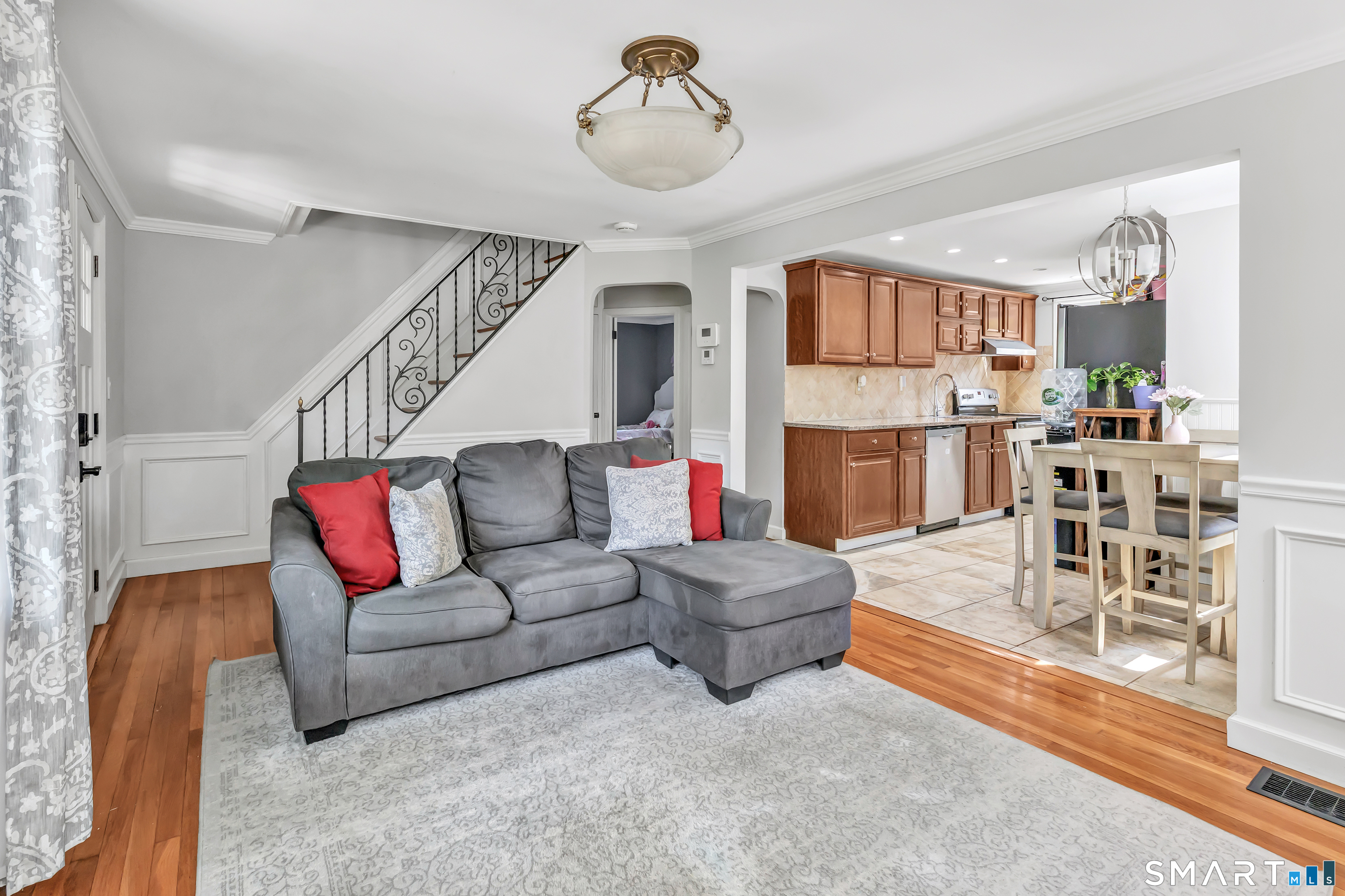 2082 Stratfield Road
