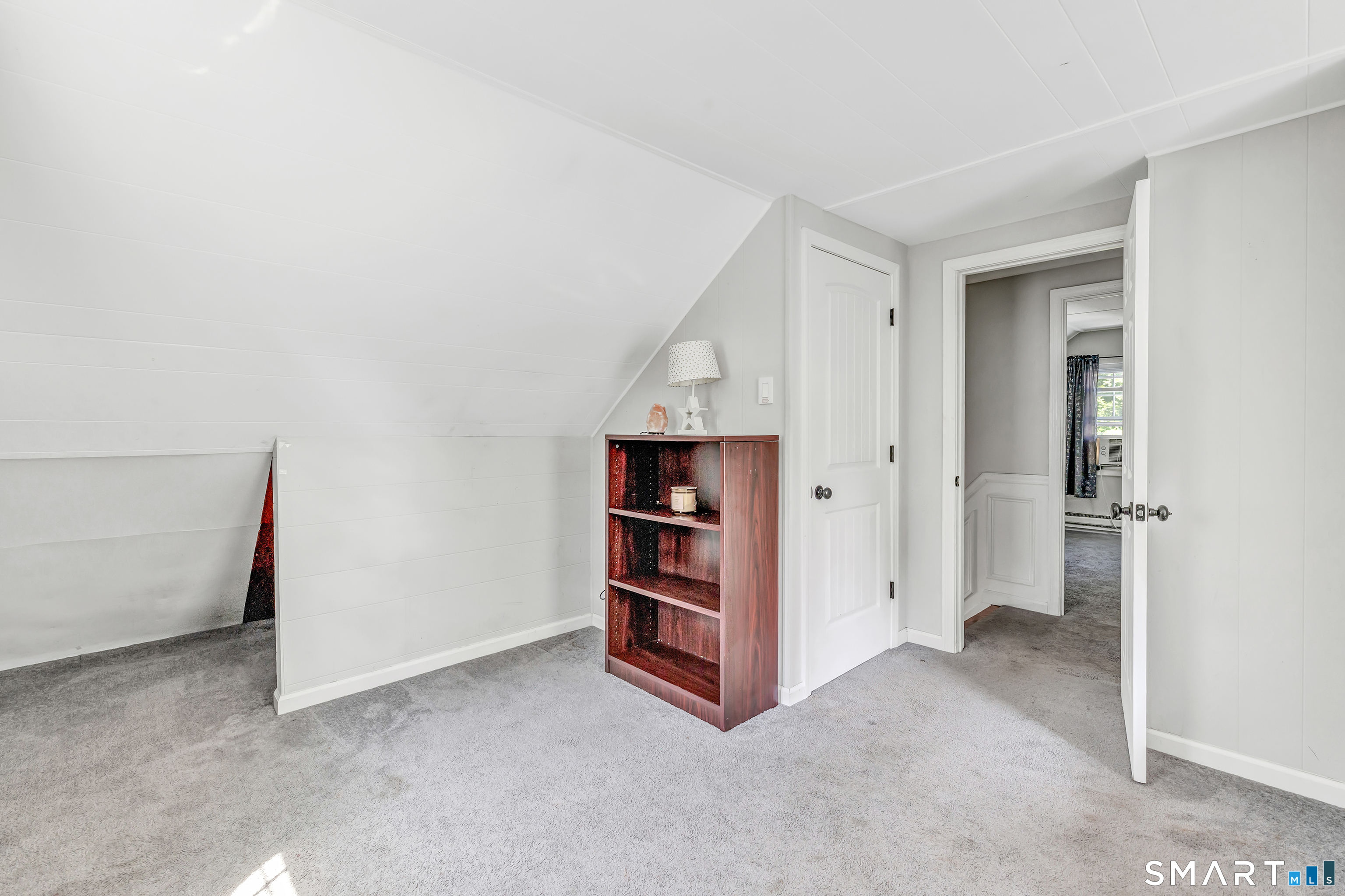 2082 Stratfield Road