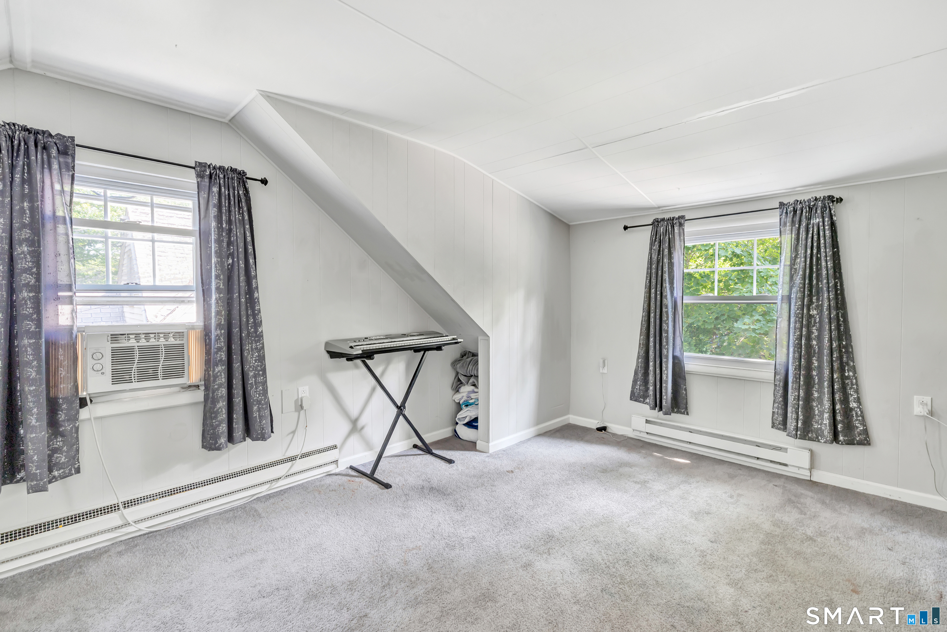 2082 Stratfield Road